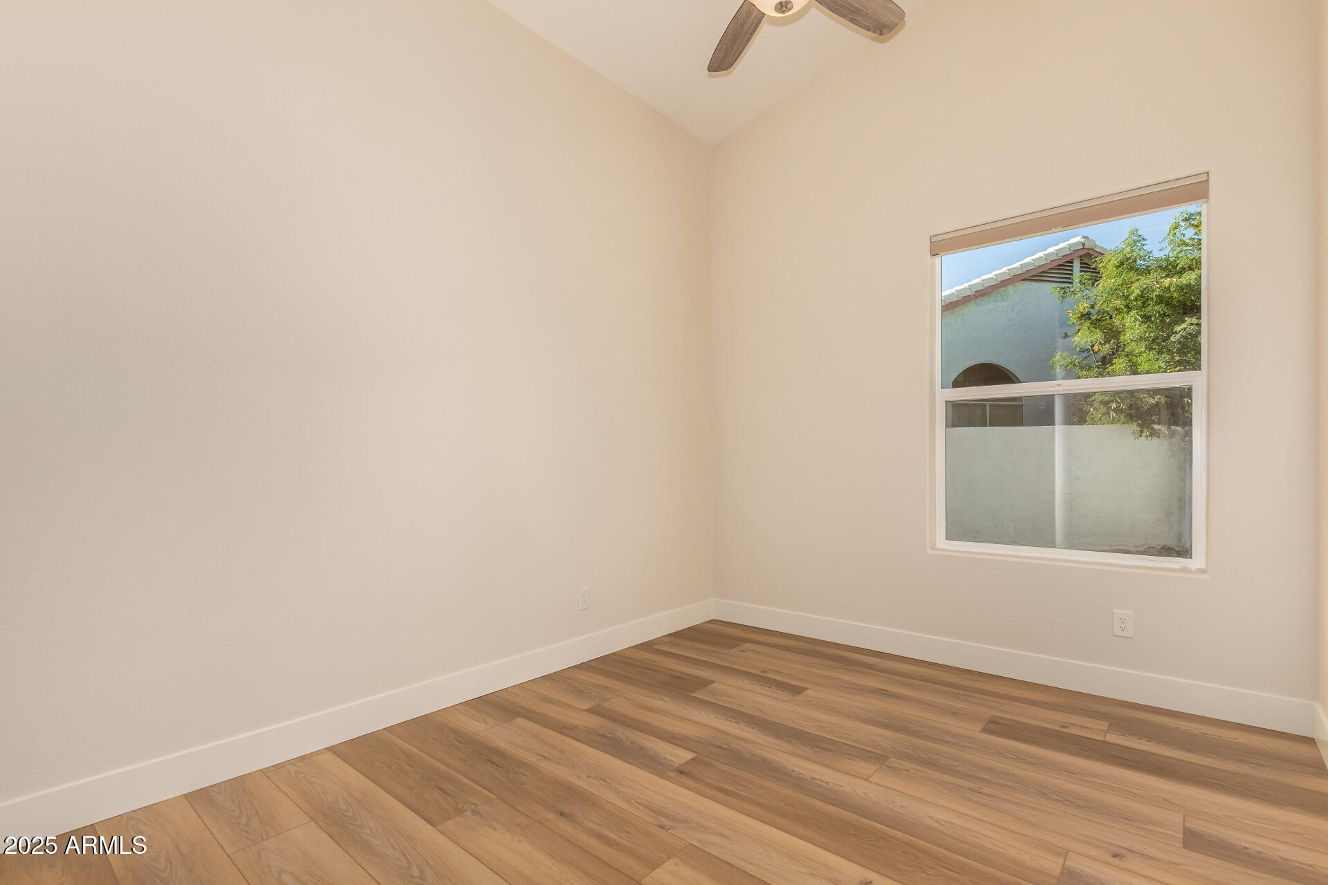 8736 W TIERRA BUENA Lane