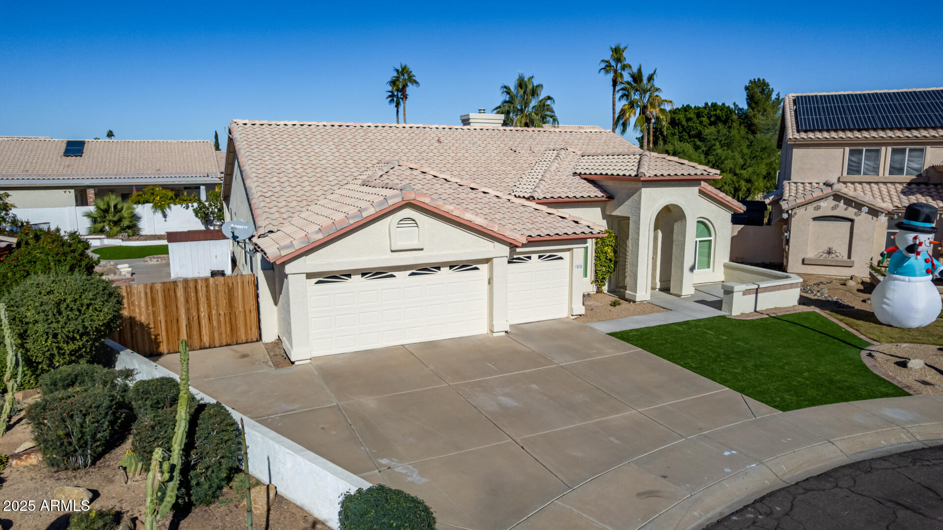 8736 W TIERRA BUENA Lane