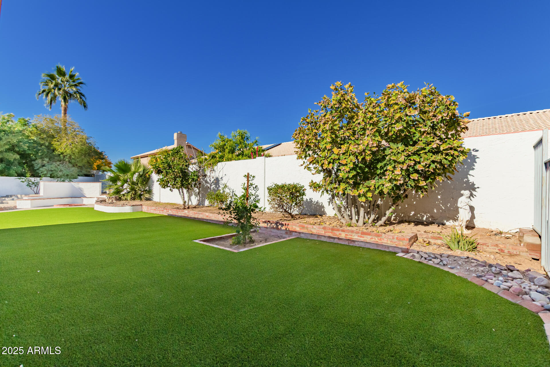 8736 W TIERRA BUENA Lane