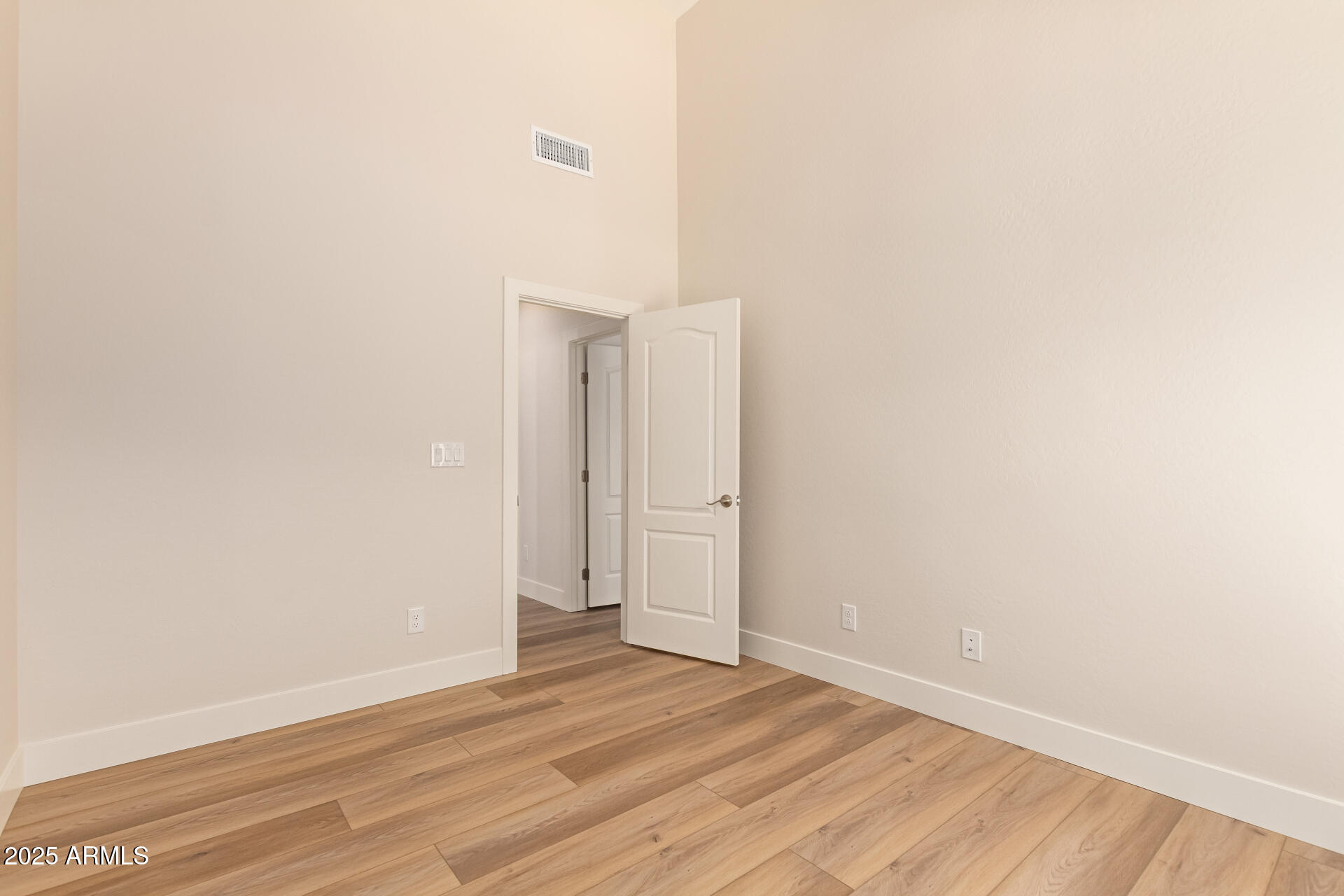 8736 W TIERRA BUENA Lane