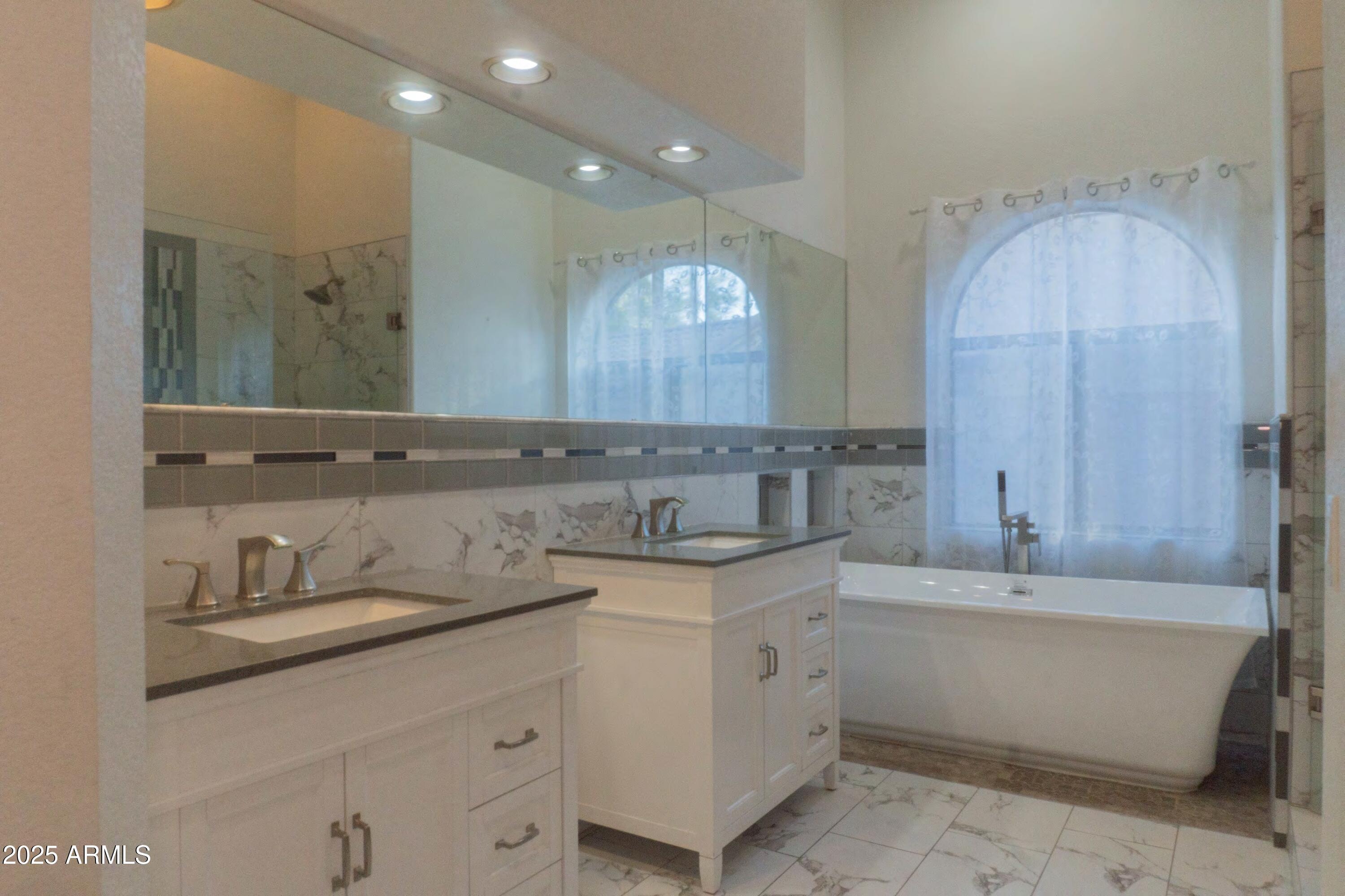 4933 E CRIMSON Terrace