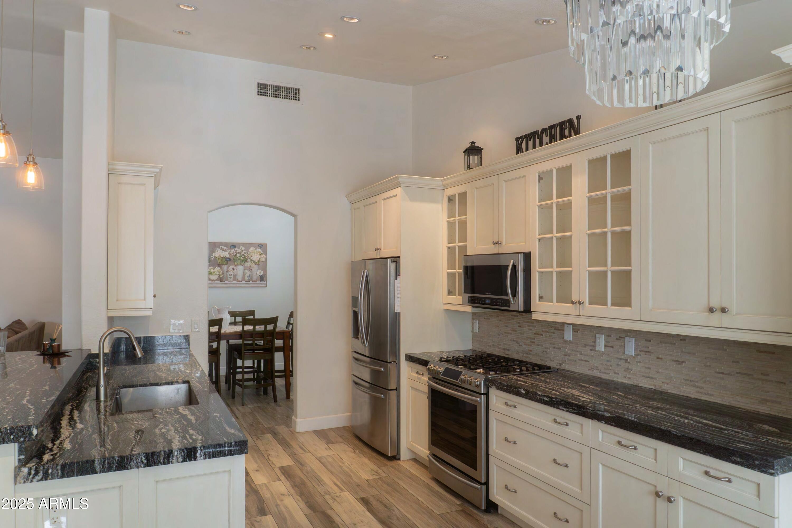 4933 E CRIMSON Terrace