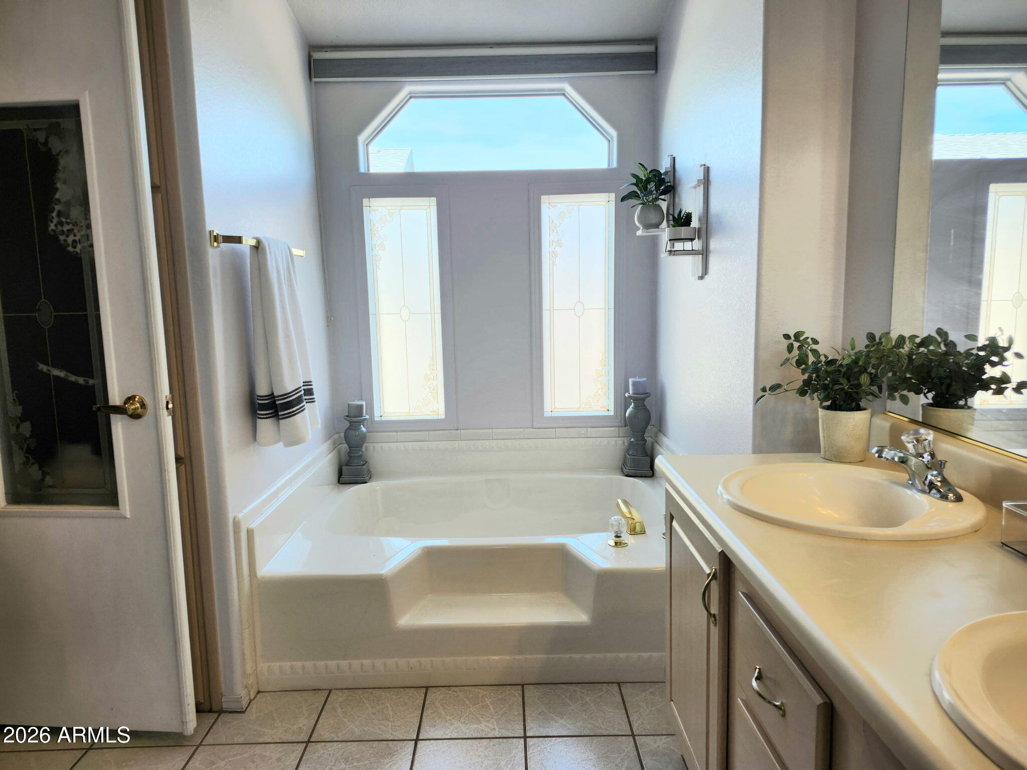 215 N Power Road 284