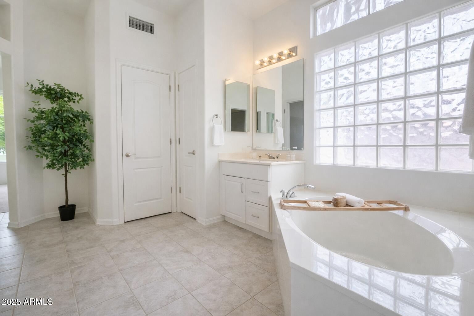 1210 E WESTCHESTER Drive