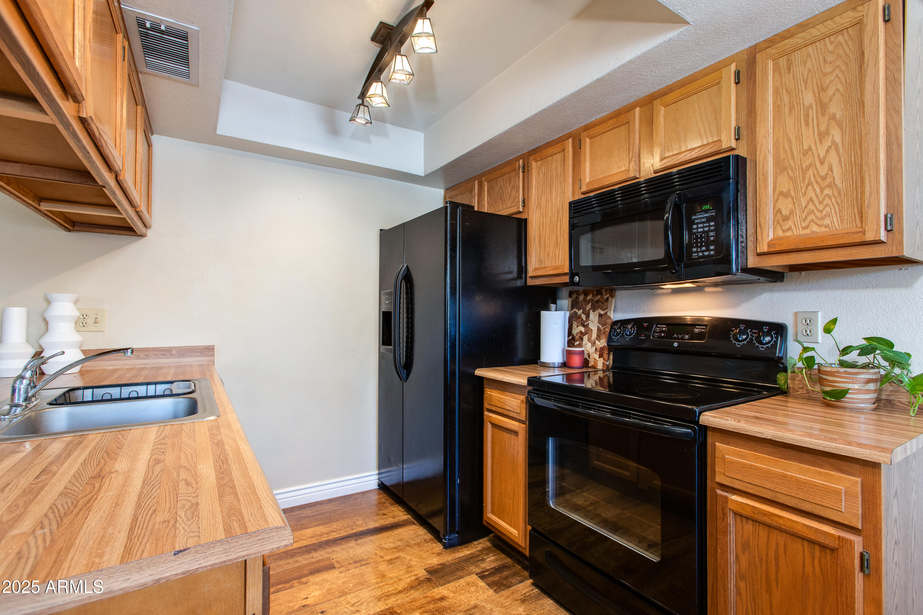1318 N 85TH Place
