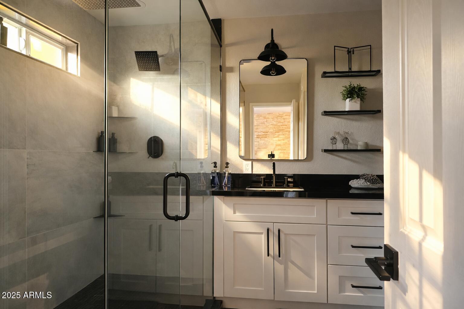 1070 E OAKLAND Street