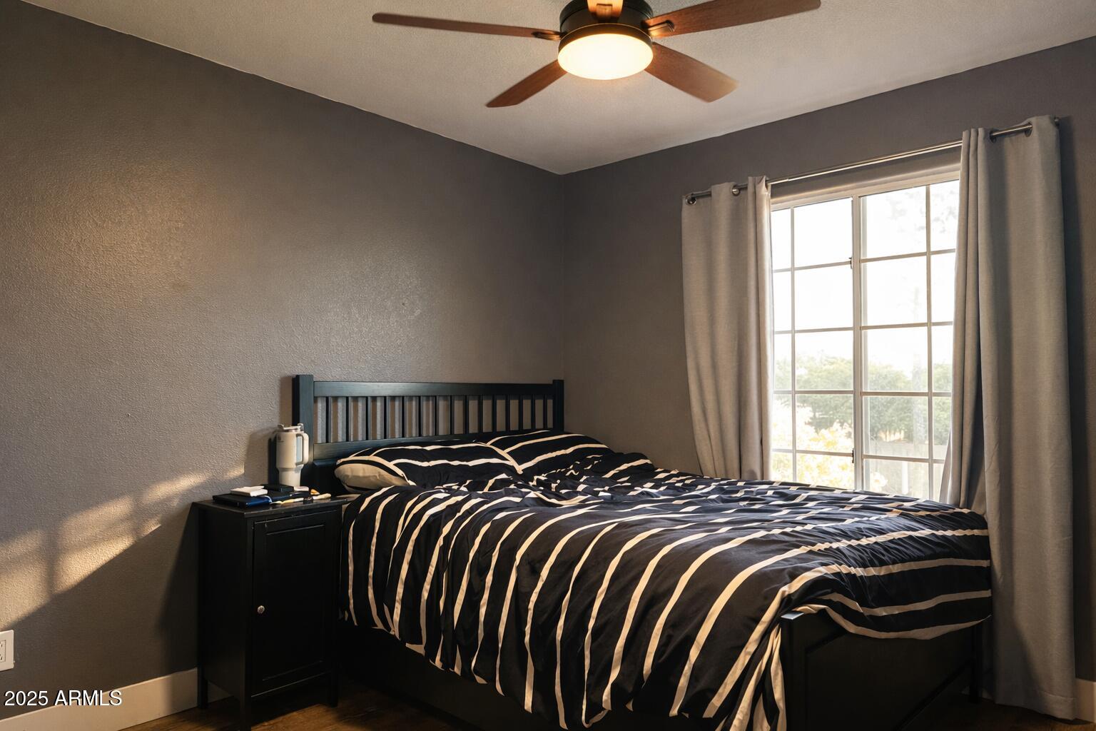 1070 E OAKLAND Street