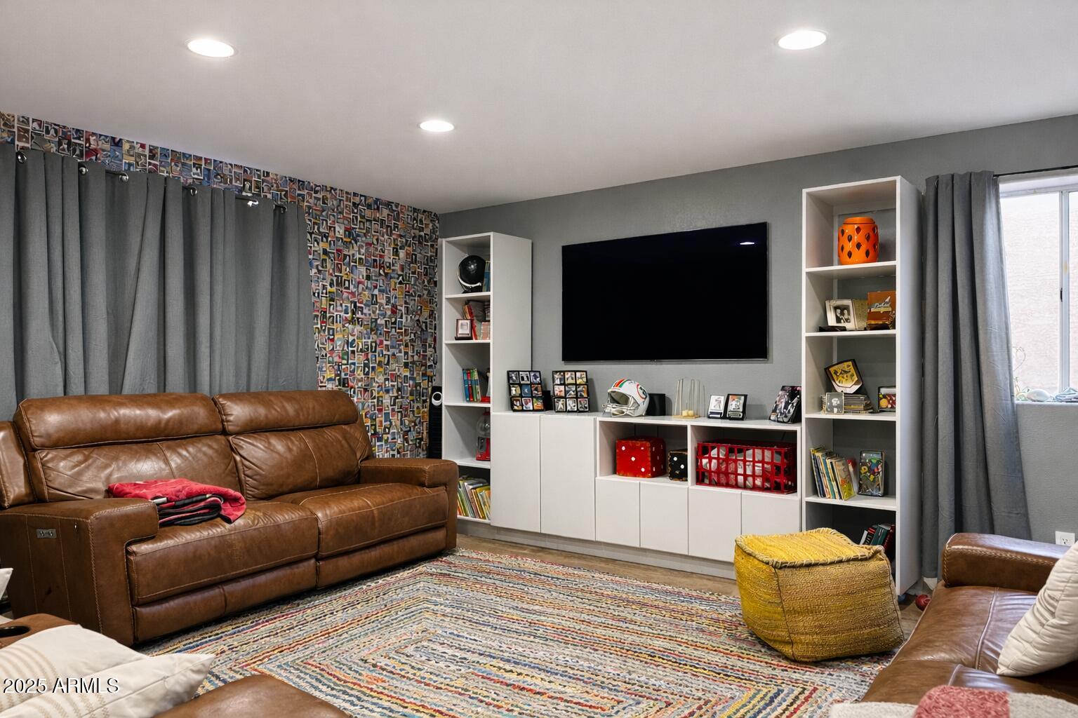 1070 E OAKLAND Street