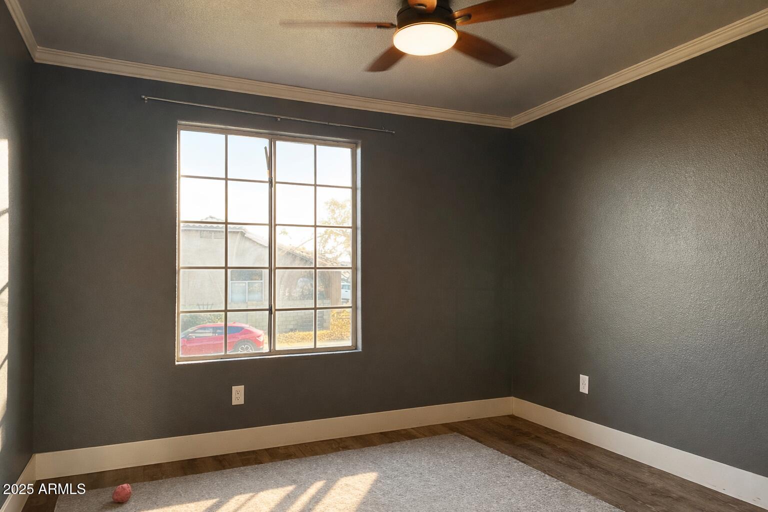 1070 E OAKLAND Street