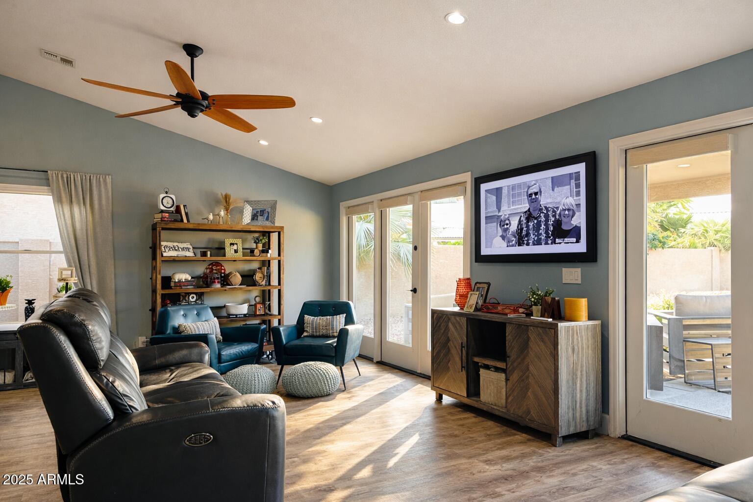 1070 E OAKLAND Street