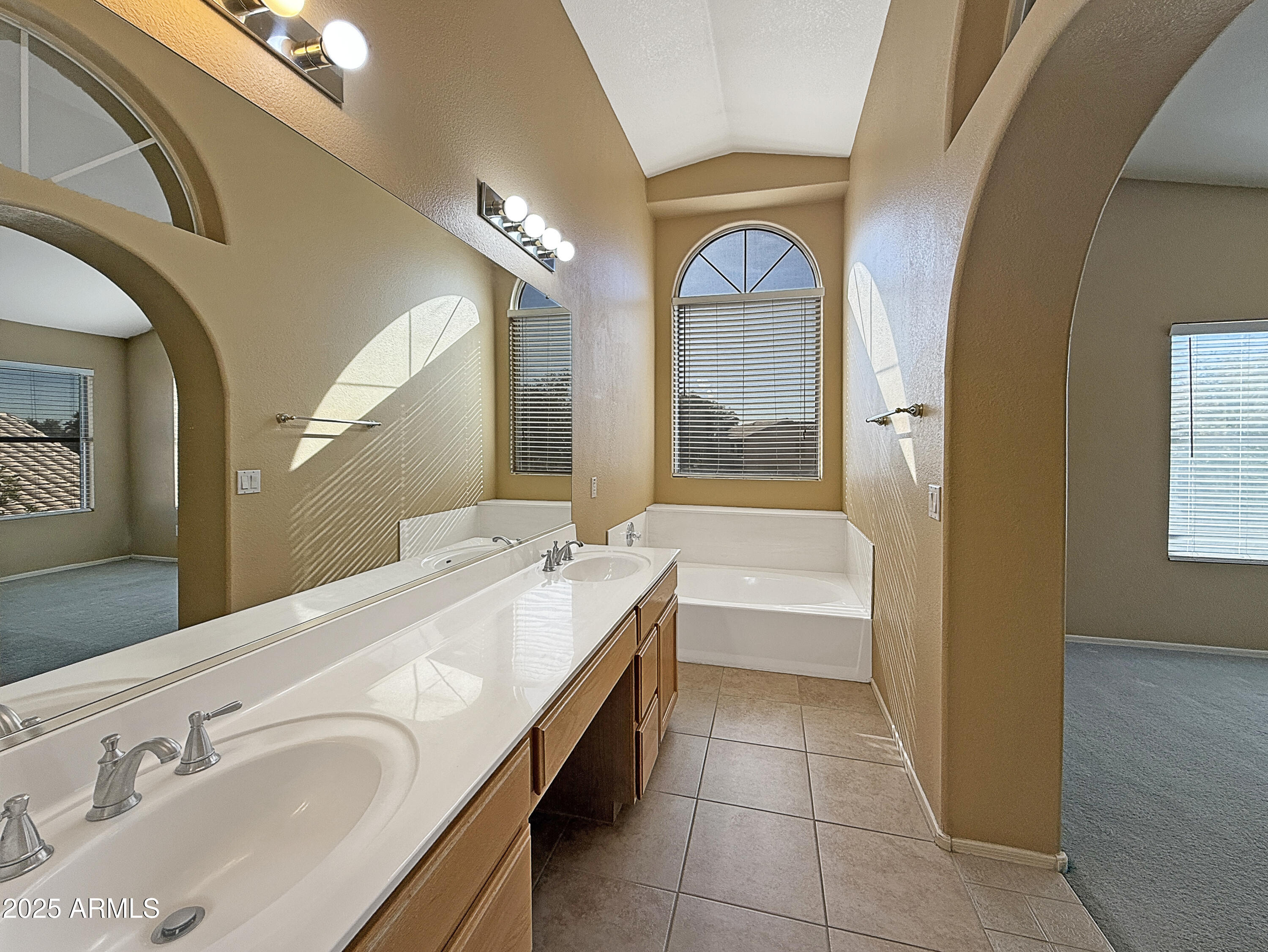 5711 W COCHISE Drive