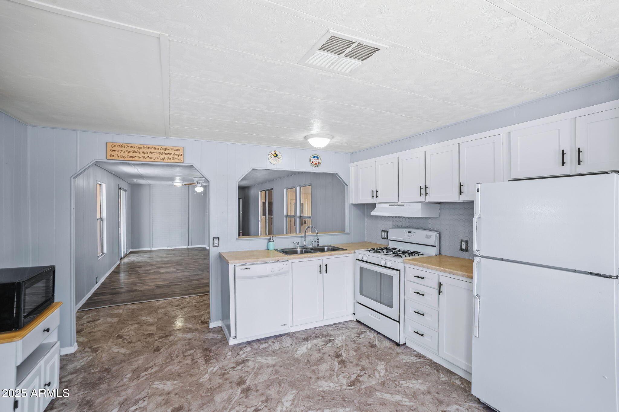 120 N VAL VISTA Drive 202