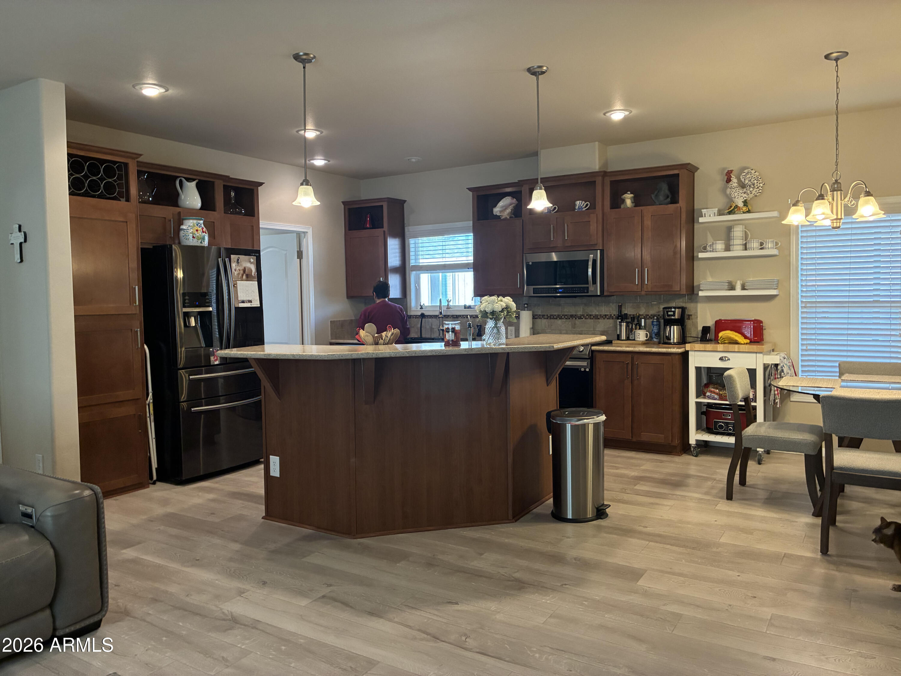 2000 S APACHE Road 40