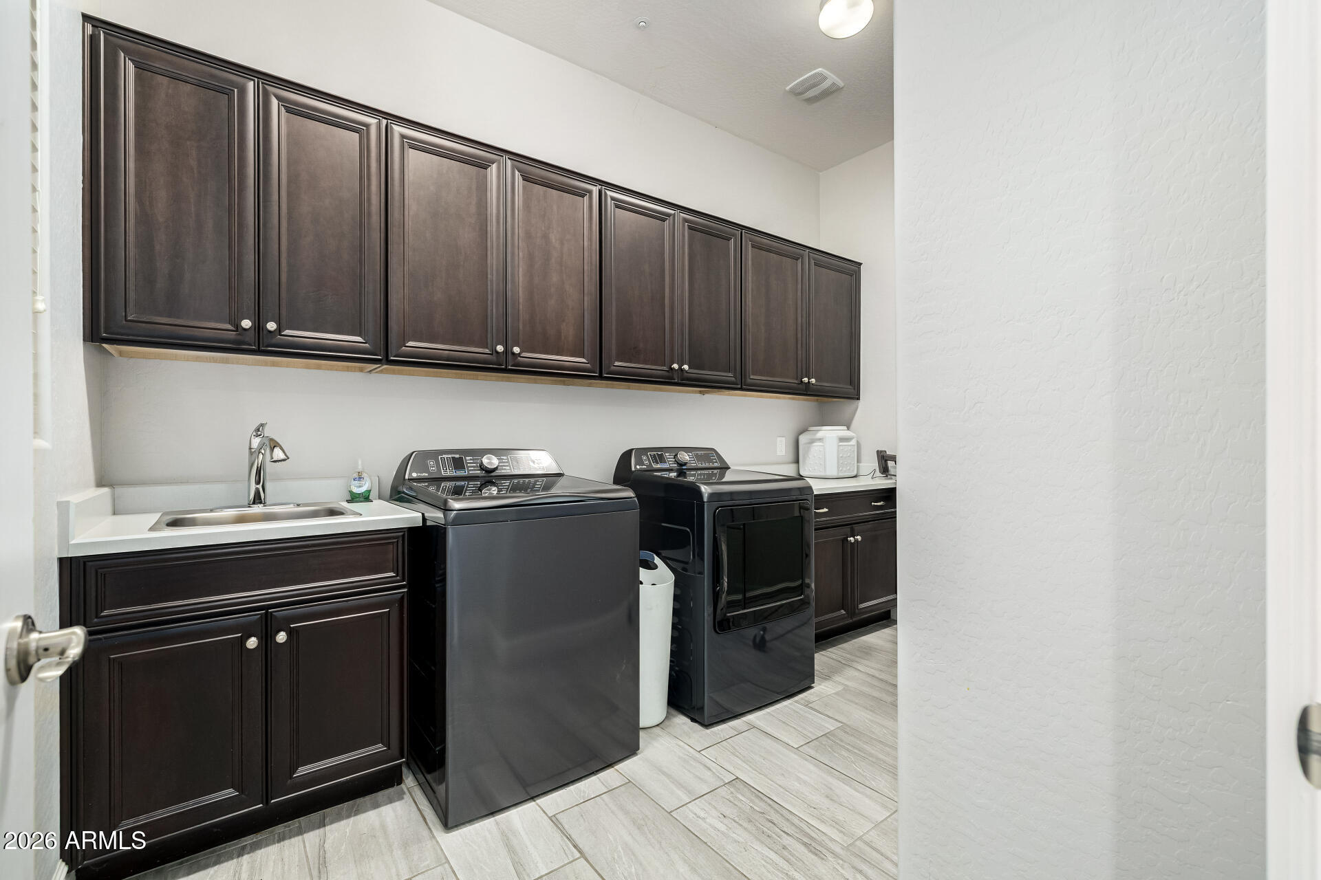 21943 E DESERT HILLS Drive