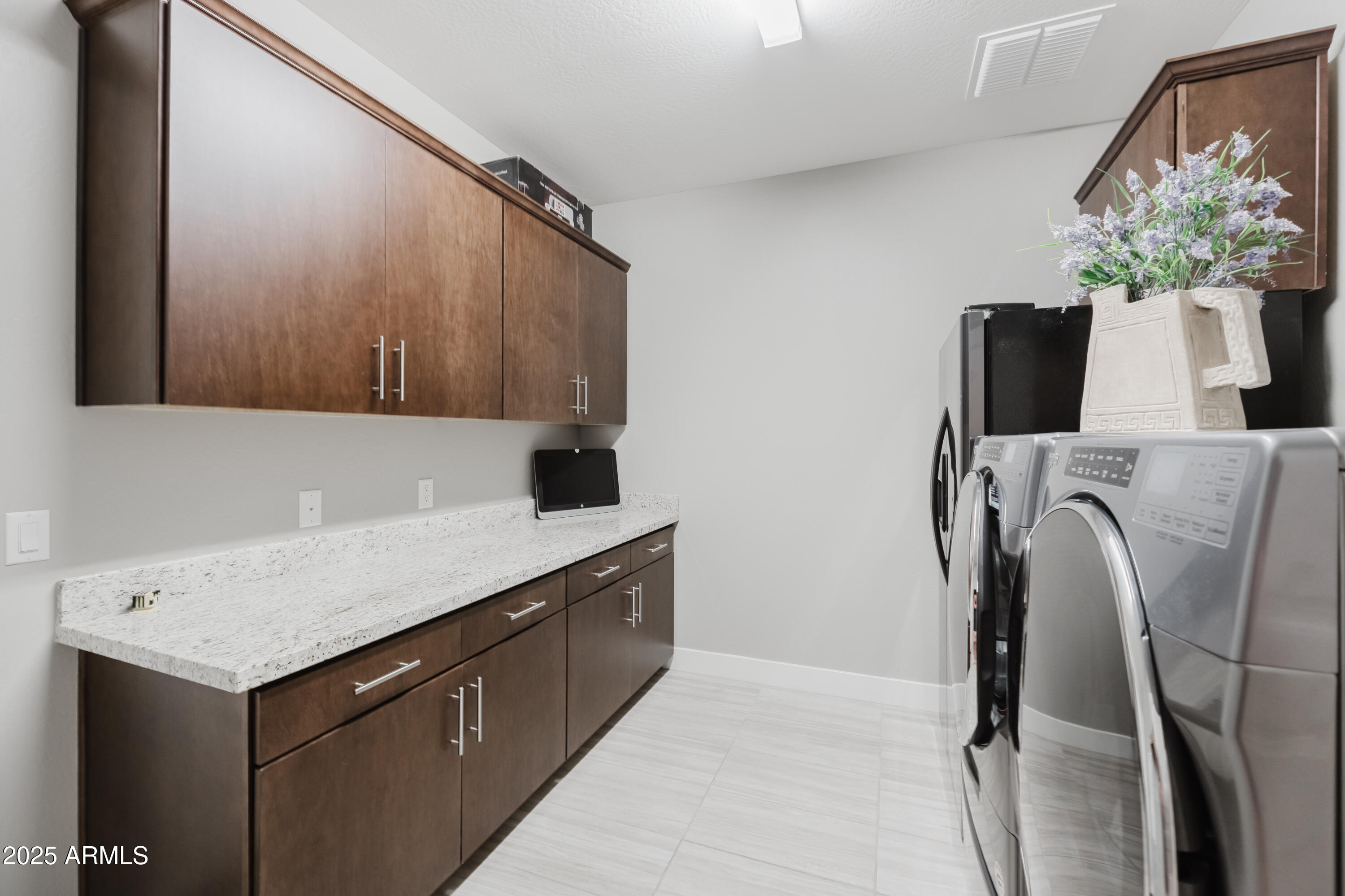 27700 N SILVERLEAF Road