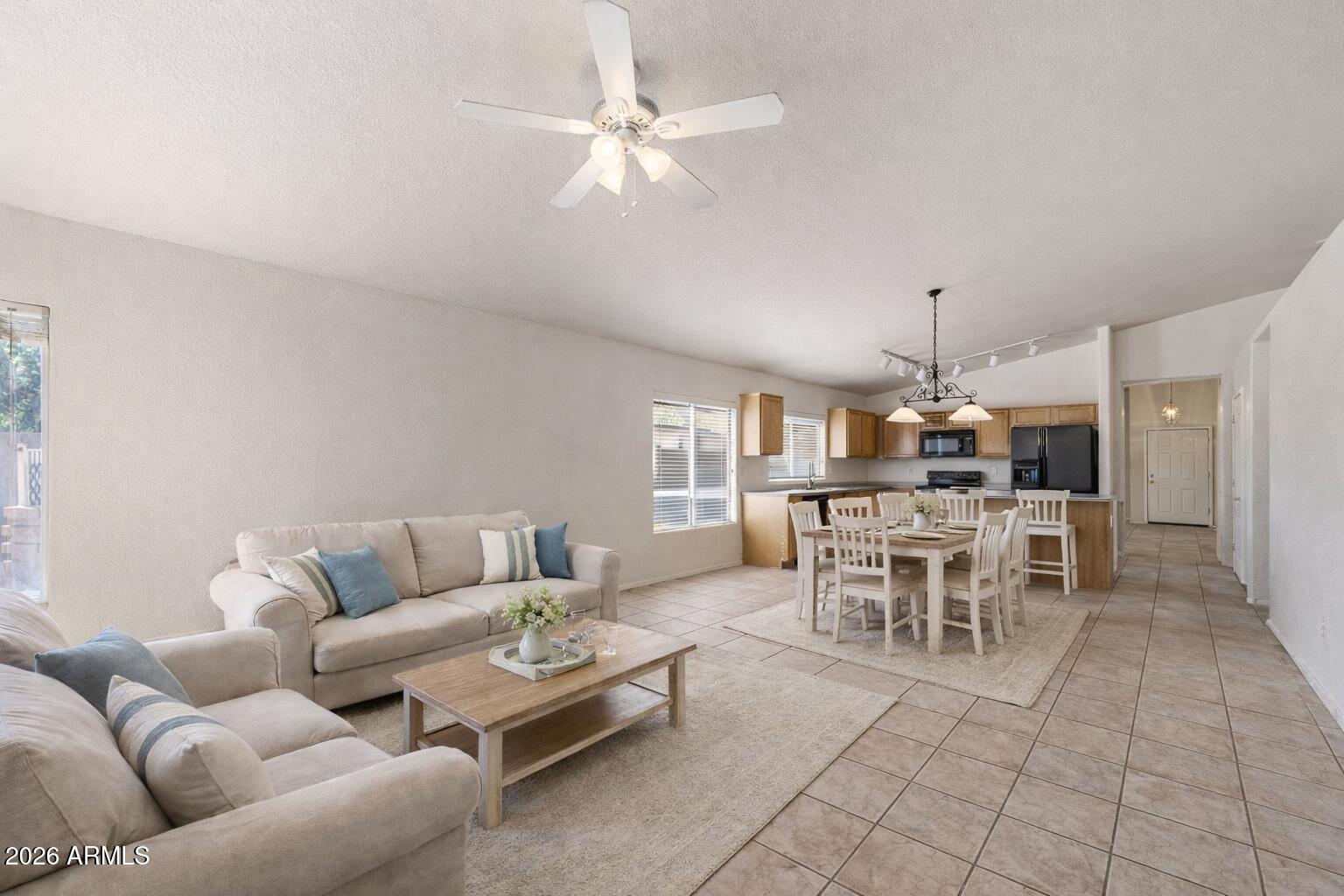 2415 S COMPTON