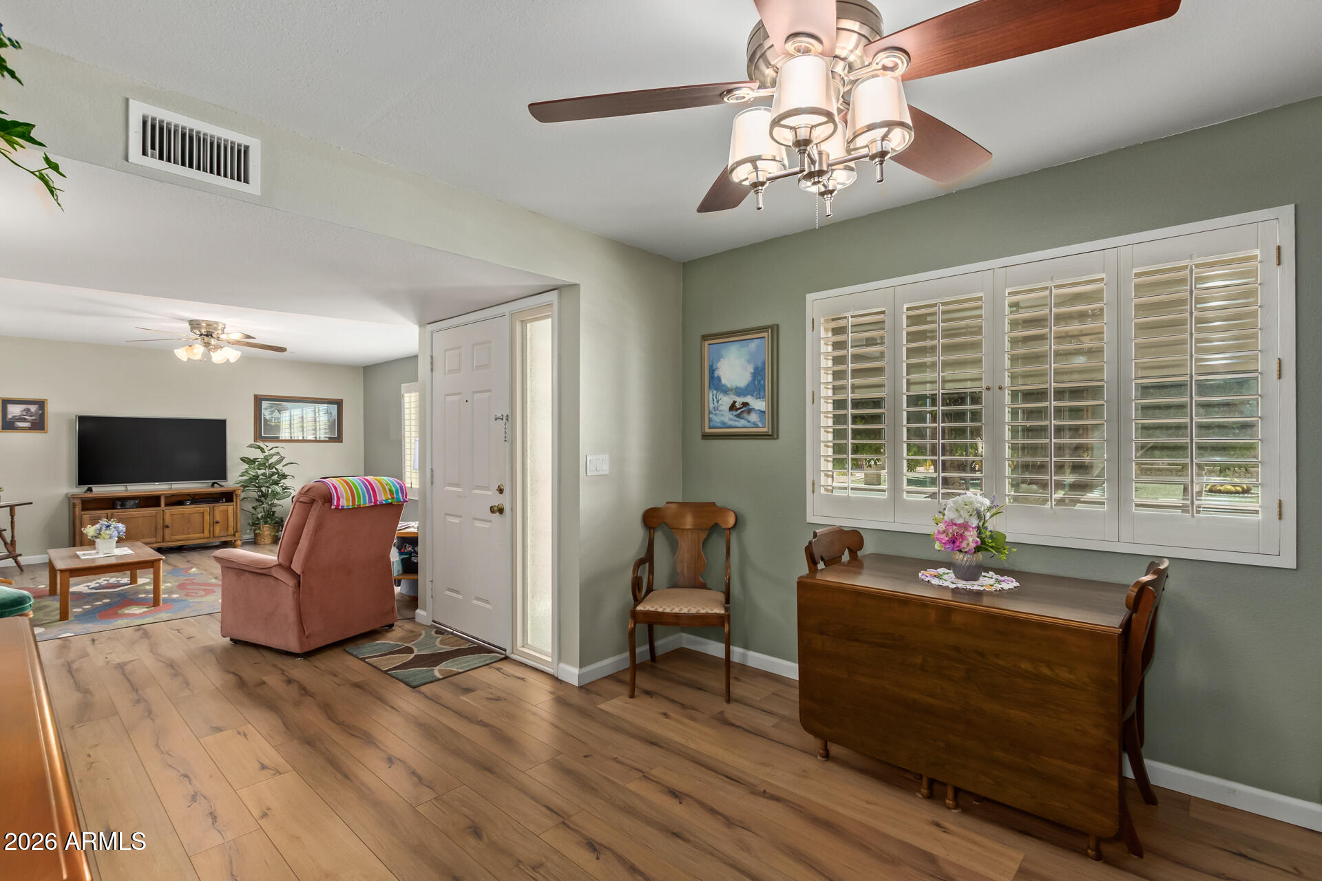 4712 E CRESCENT Avenue