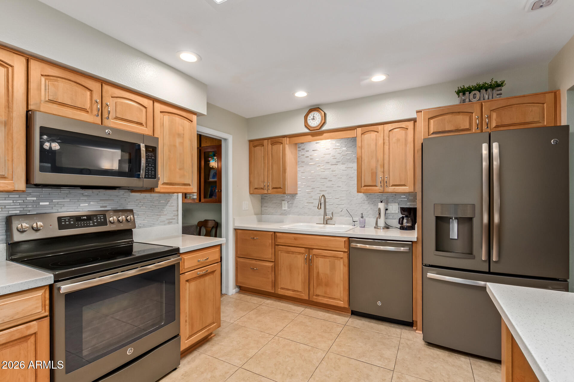 4712 E CRESCENT Avenue