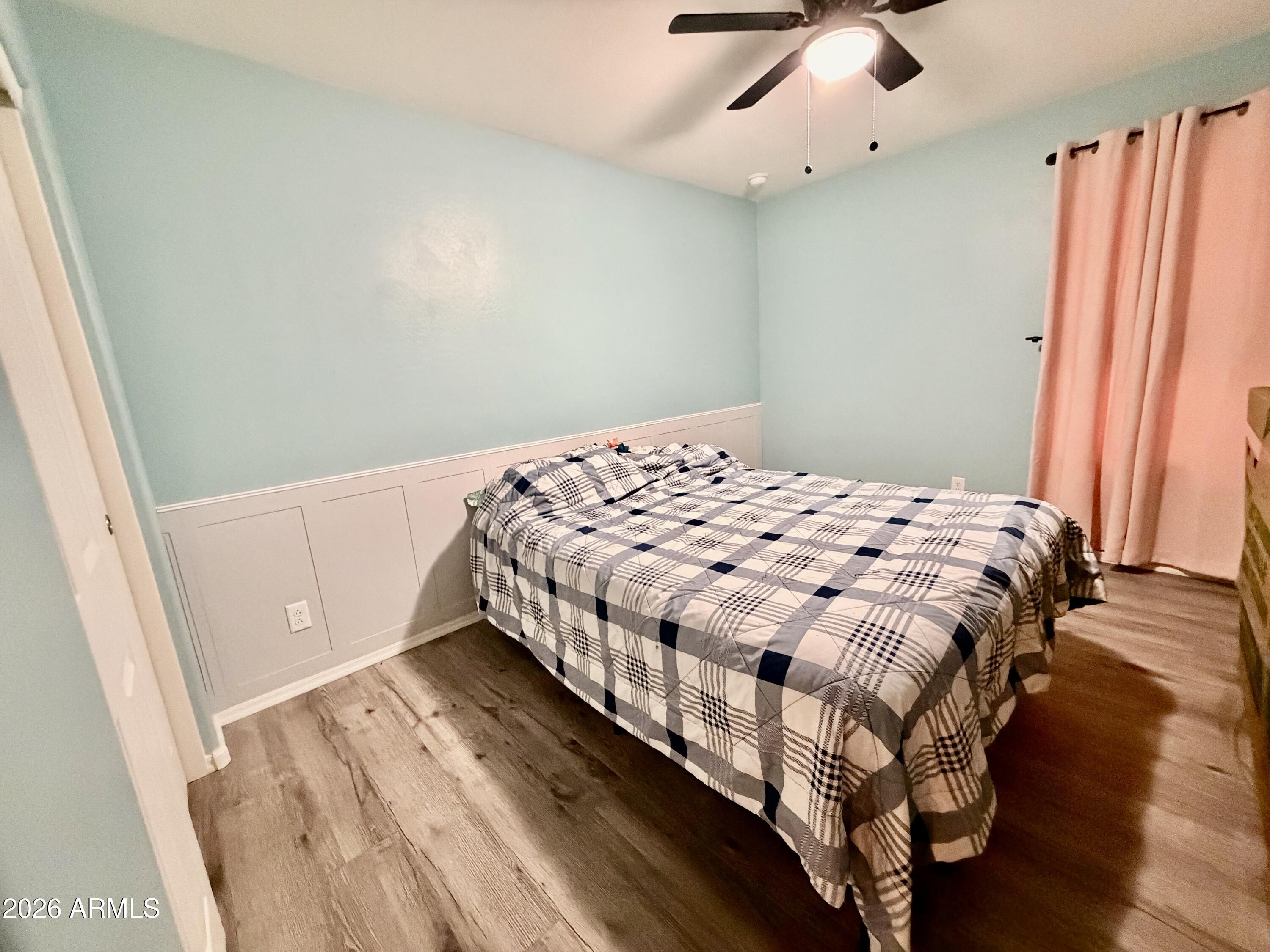 1553 E ELEGANTE Drive