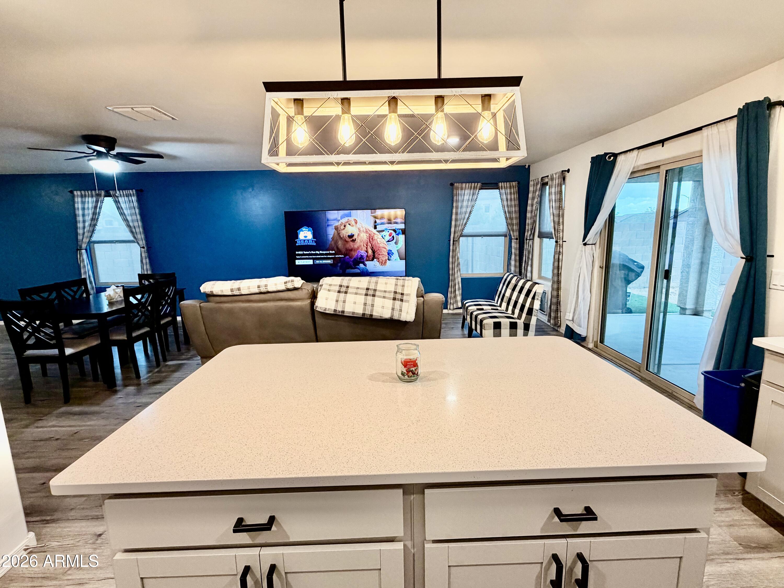 1553 E ELEGANTE Drive