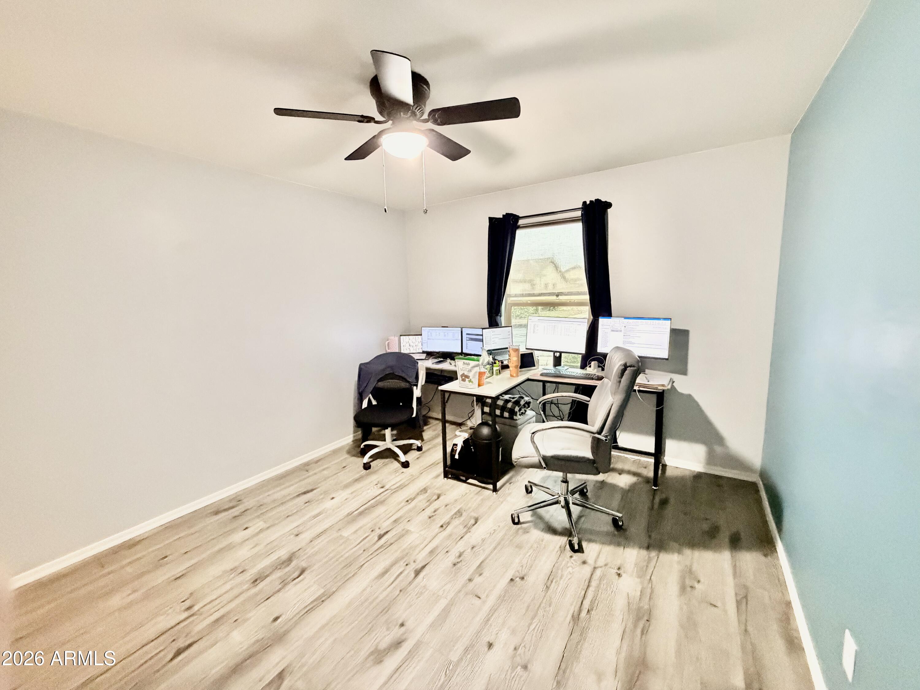 1553 E ELEGANTE Drive