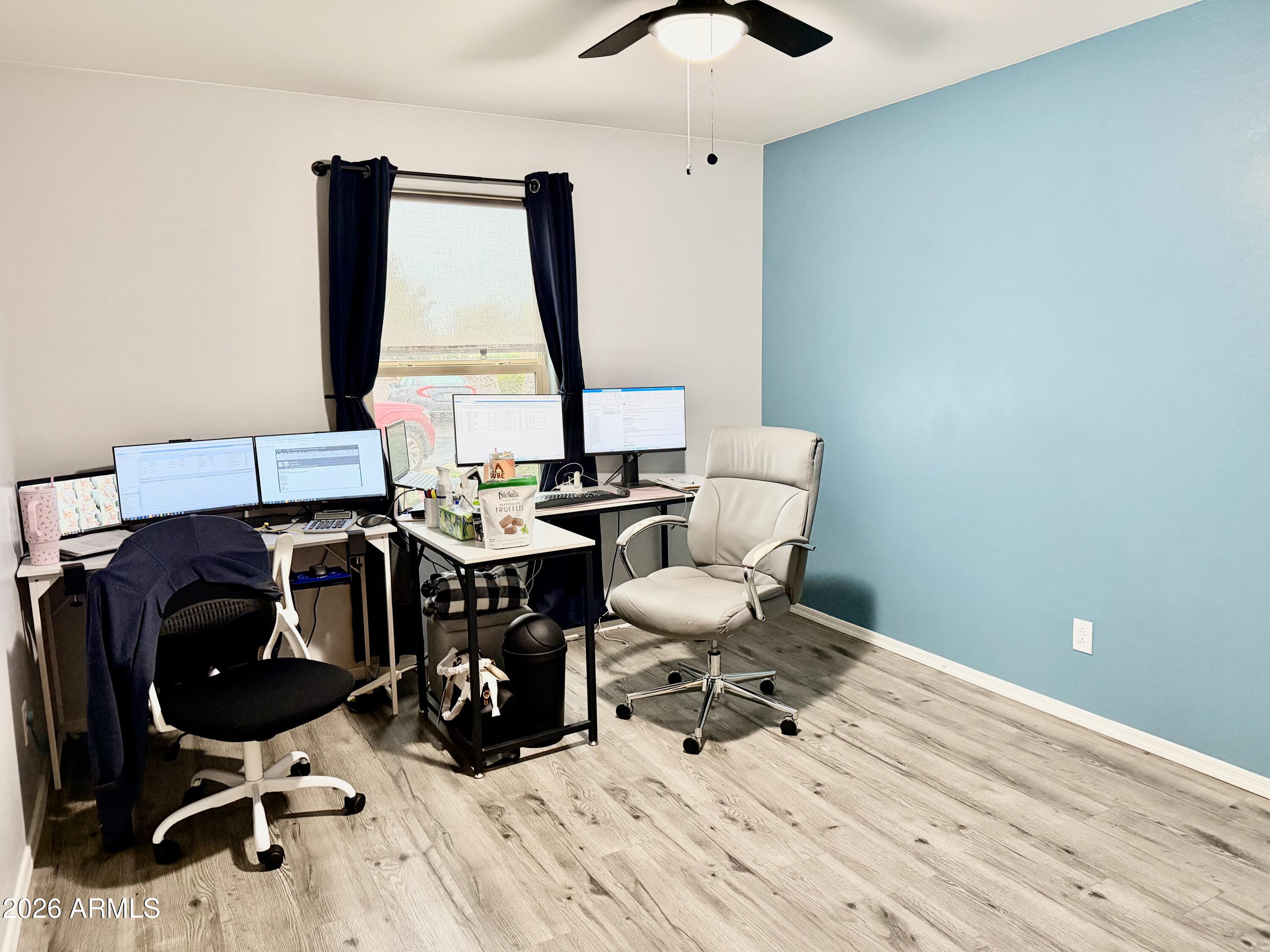 1553 E ELEGANTE Drive