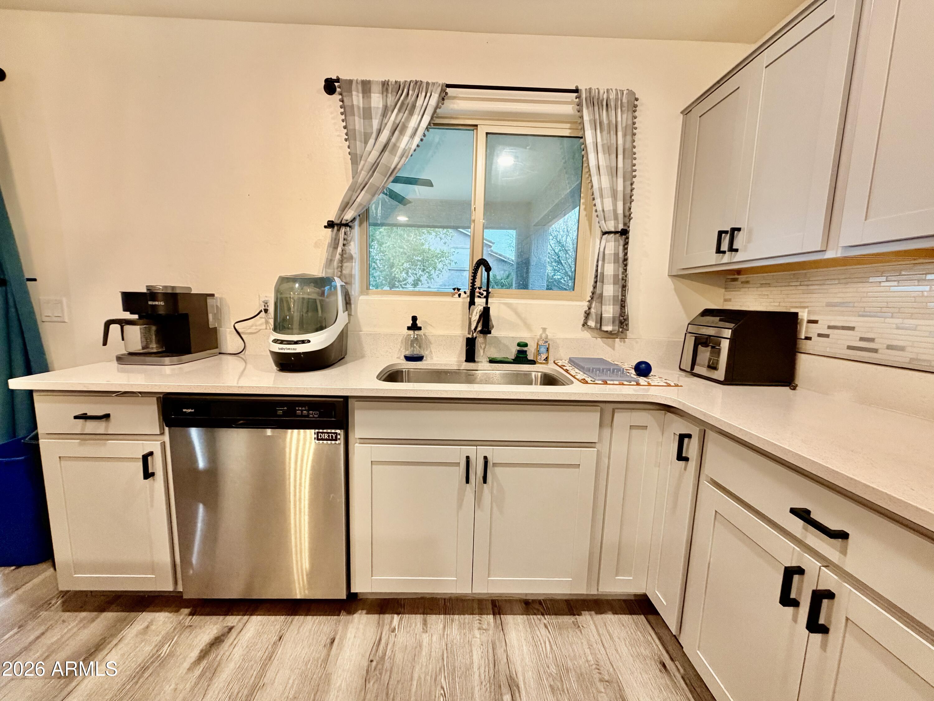 1553 E ELEGANTE Drive