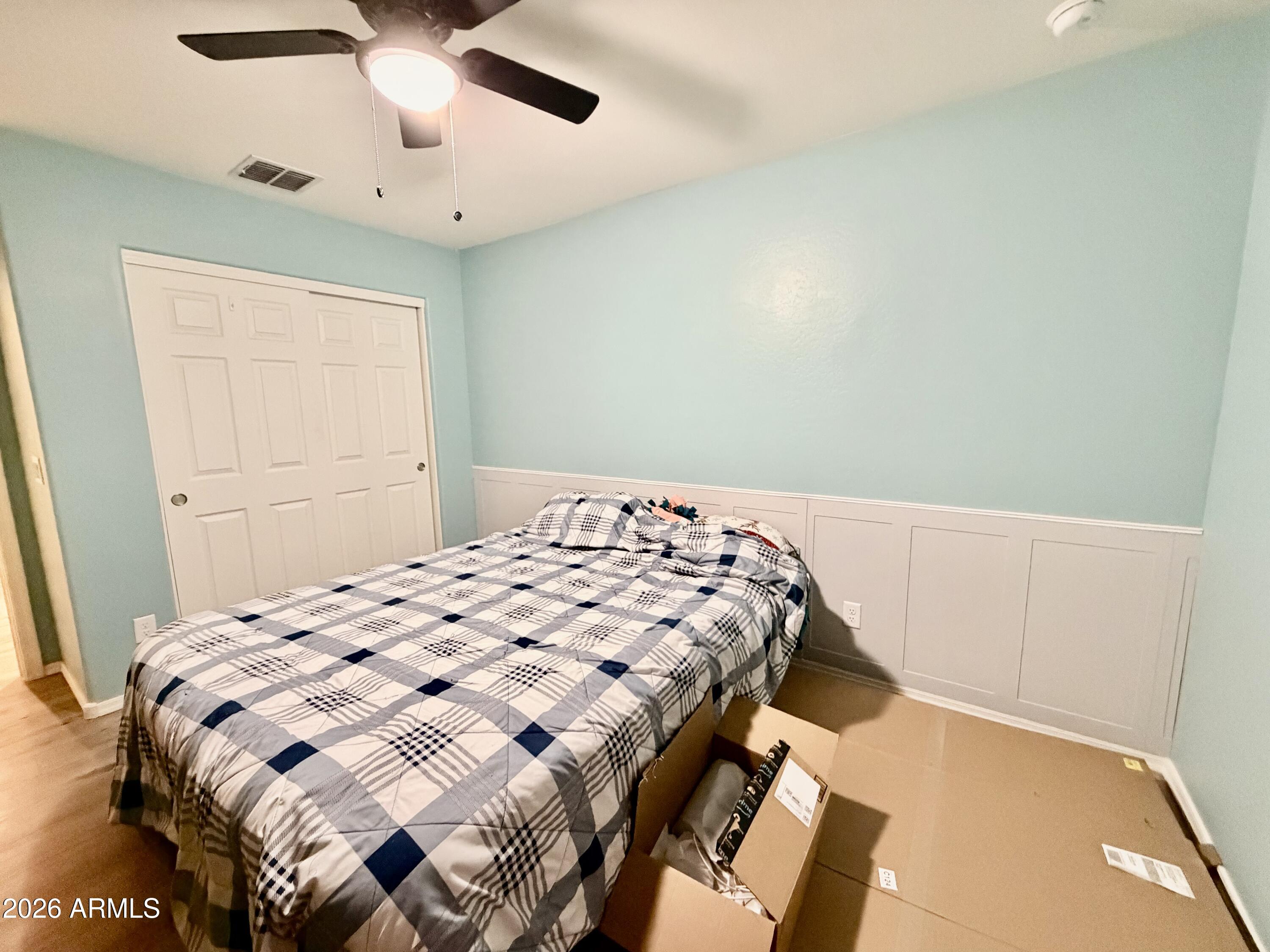 1553 E ELEGANTE Drive