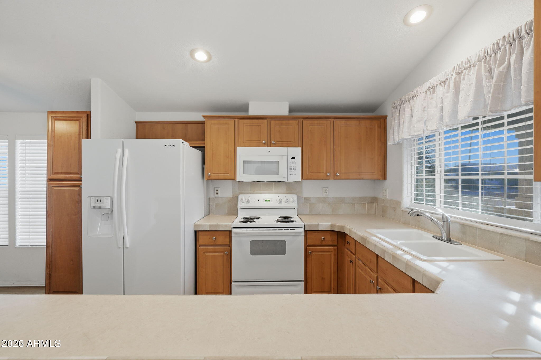 120 N VAL VISTA Drive 83