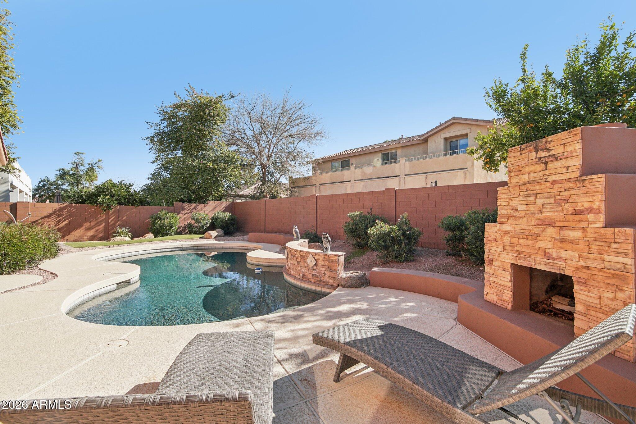 1051 W SIERRA MADRE Avenue