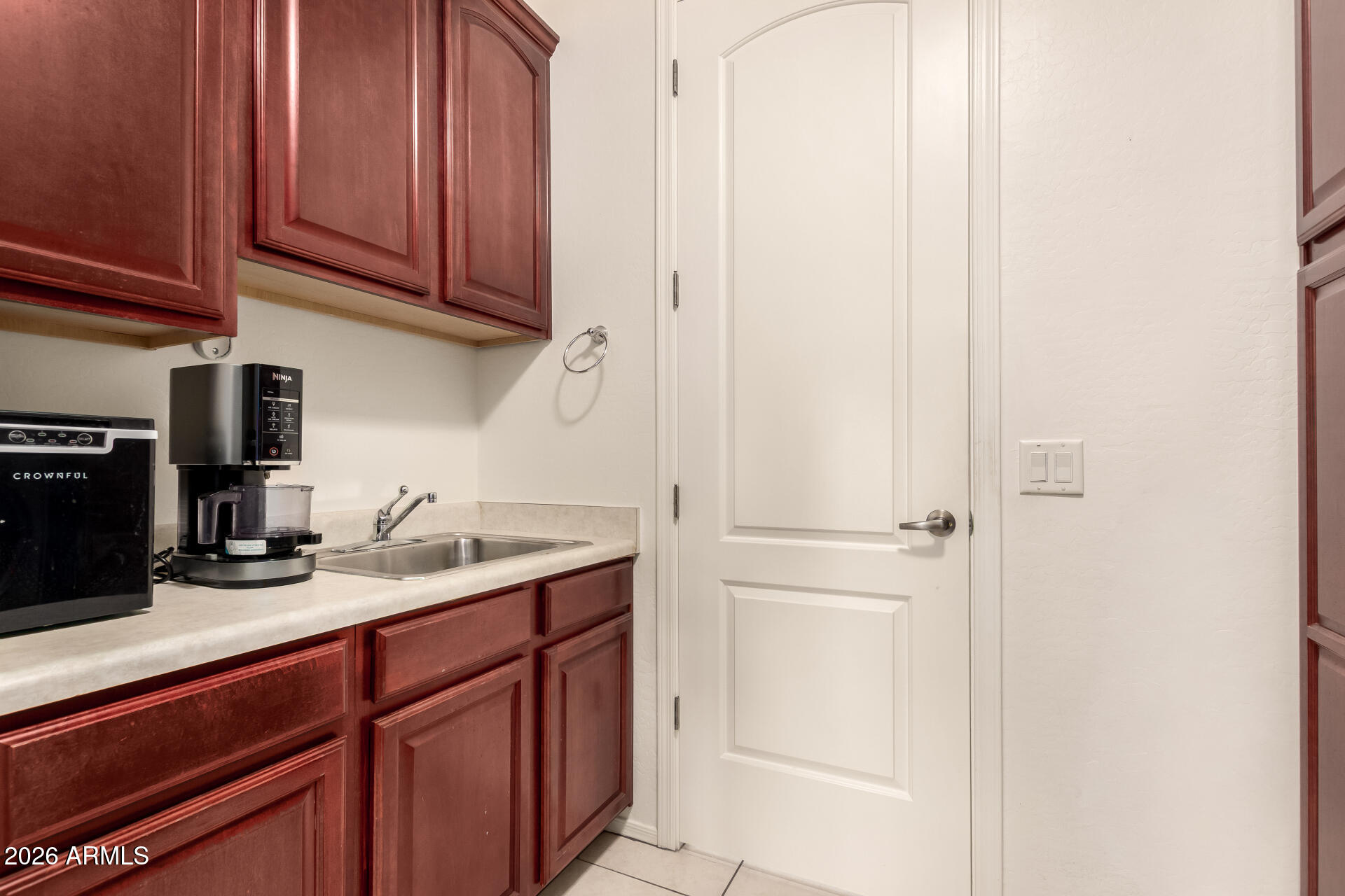 828 E TEAKWOOD Drive