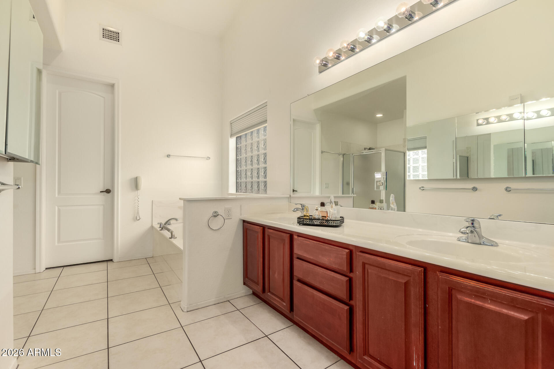 828 E TEAKWOOD Drive