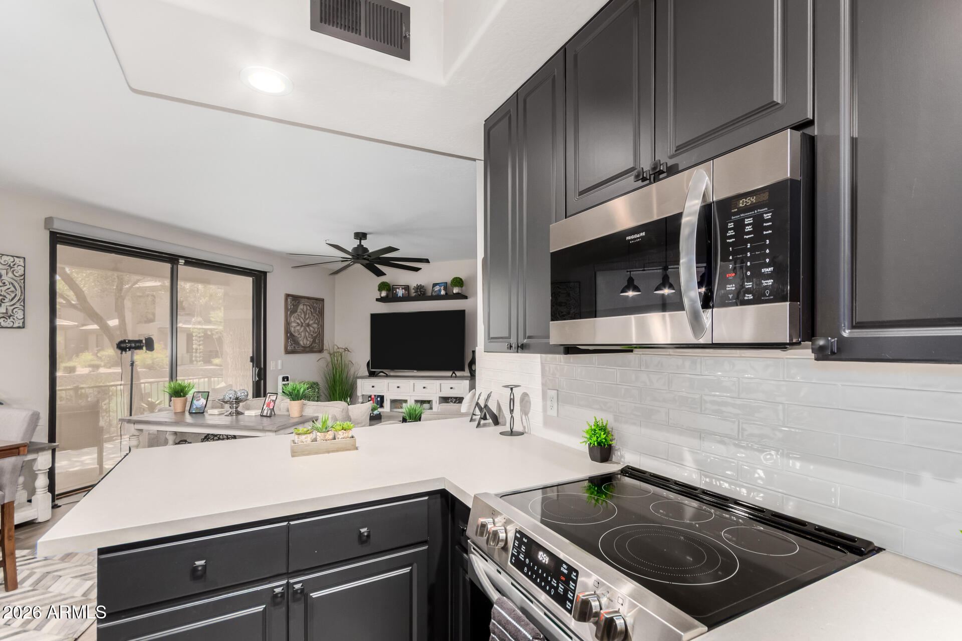 705 W QUEEN CREEK Road 1031