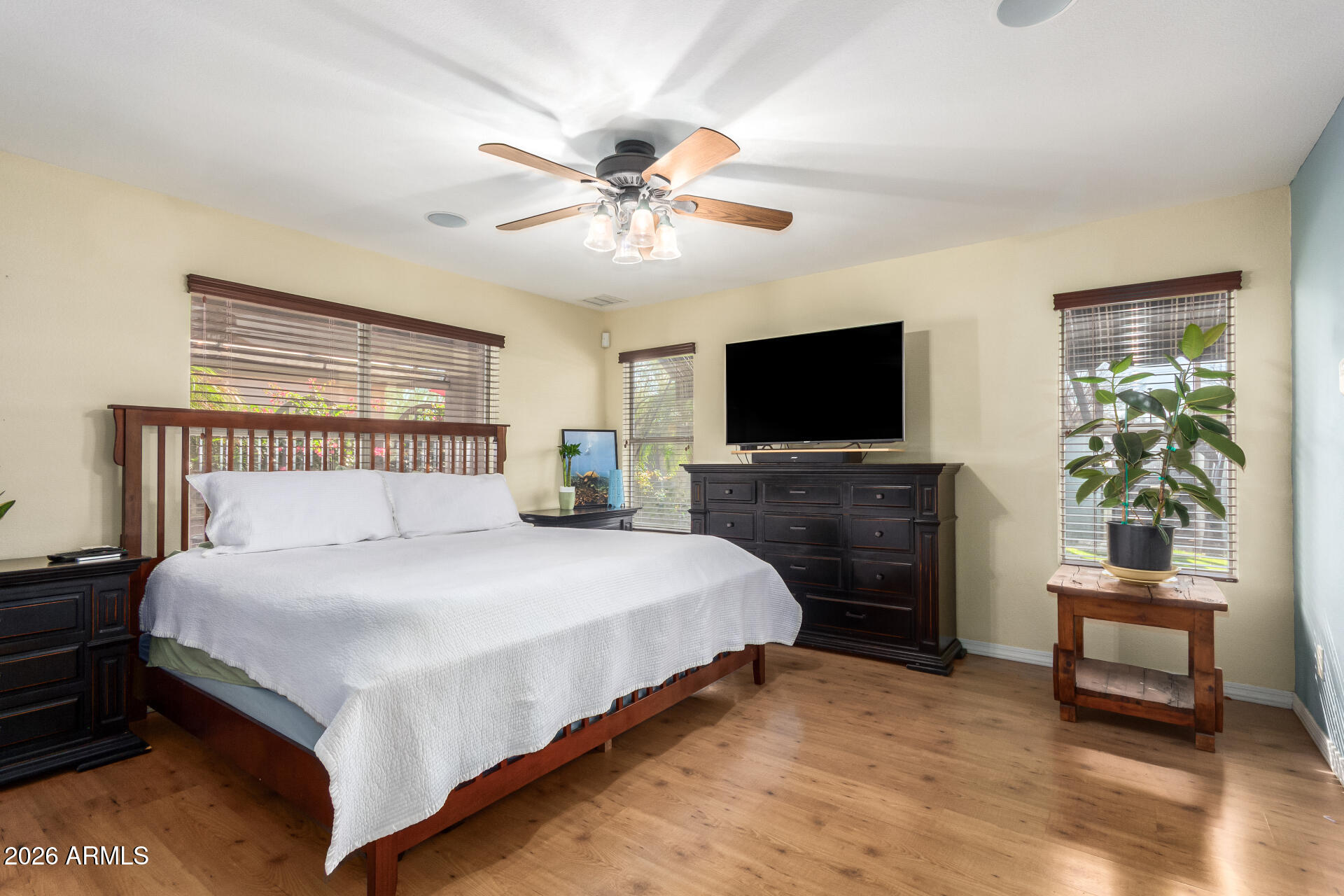 4709 E LONE CACTUS Drive