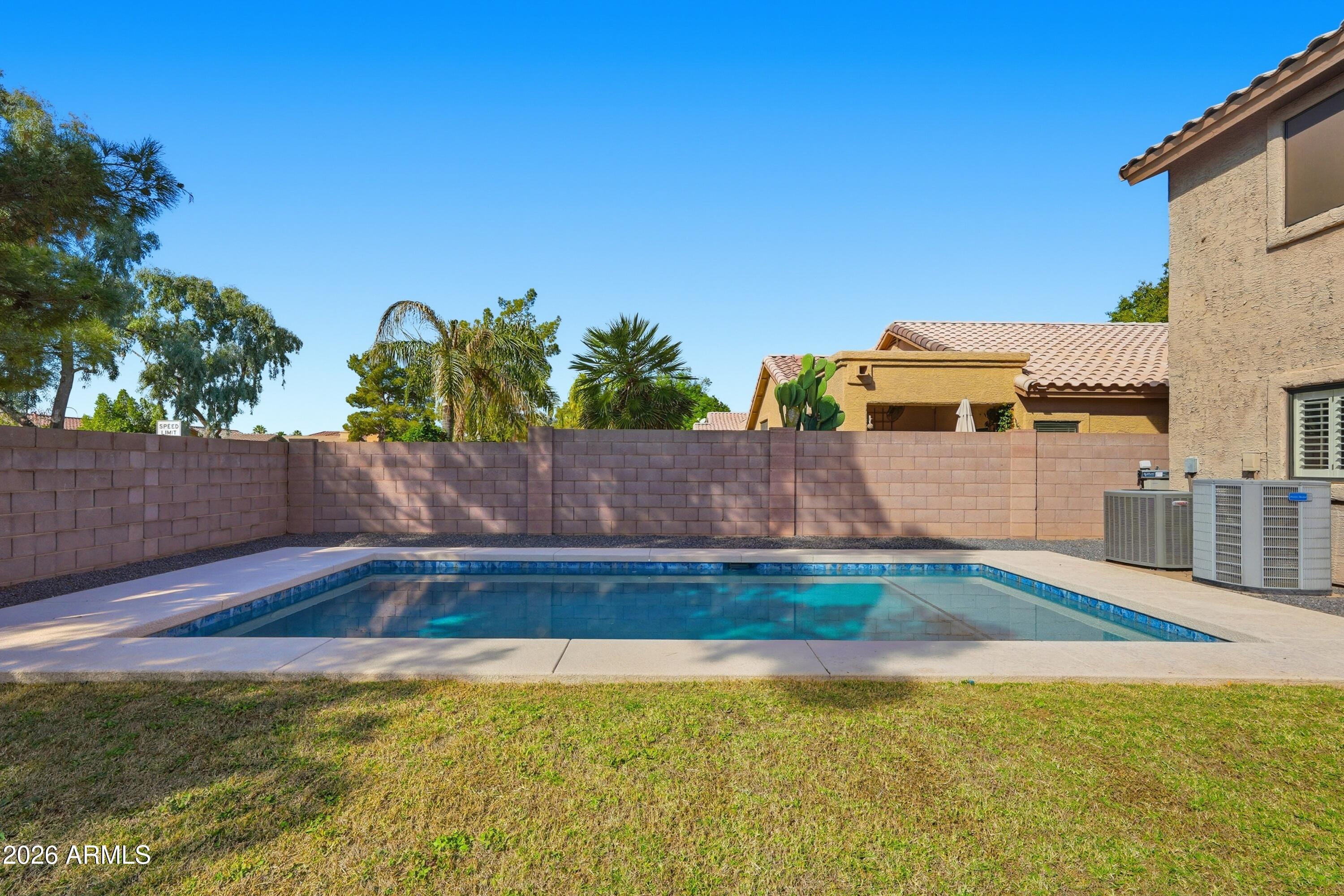 2201 W REDWOOD Drive