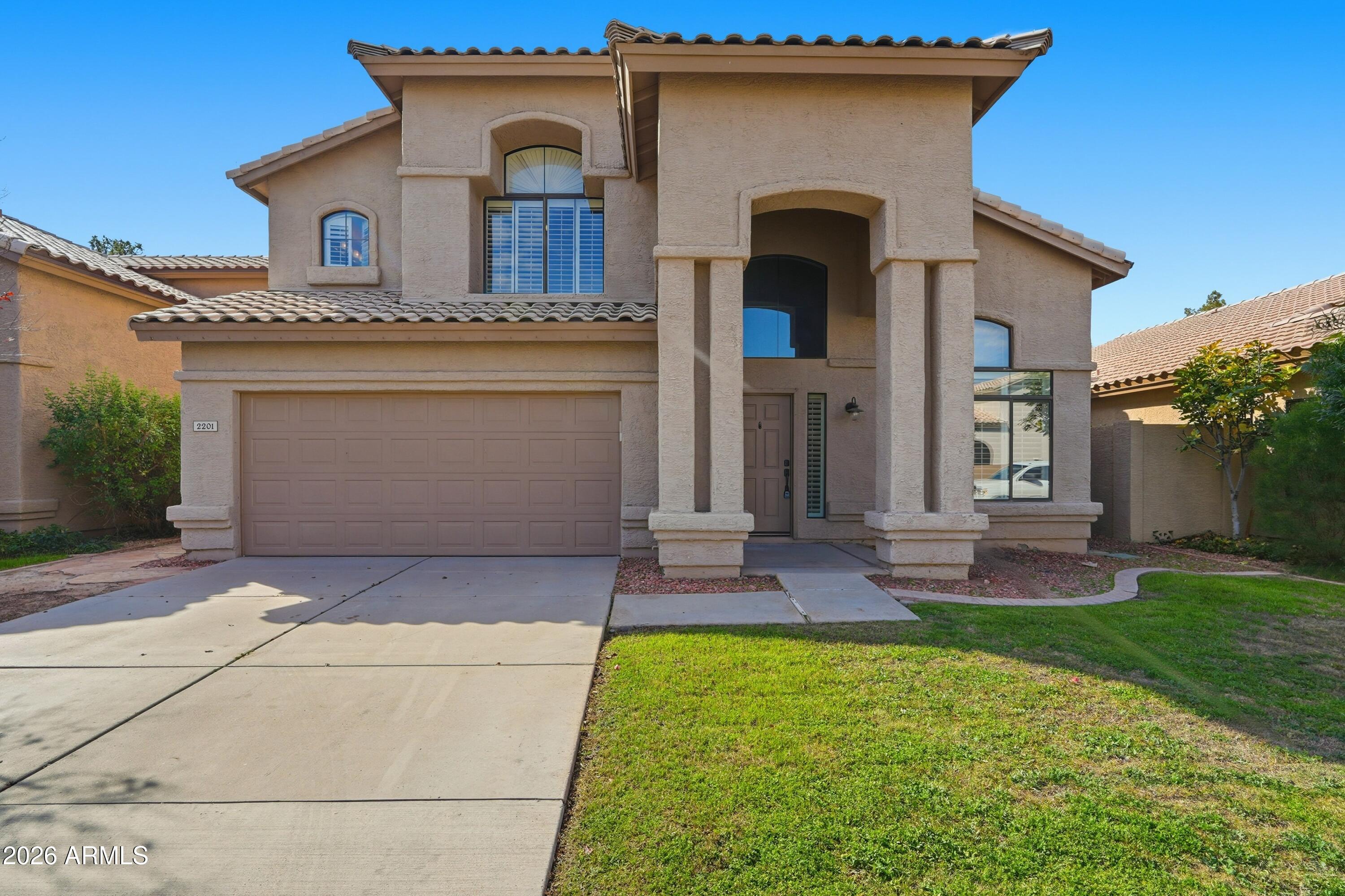 2201 W REDWOOD Drive