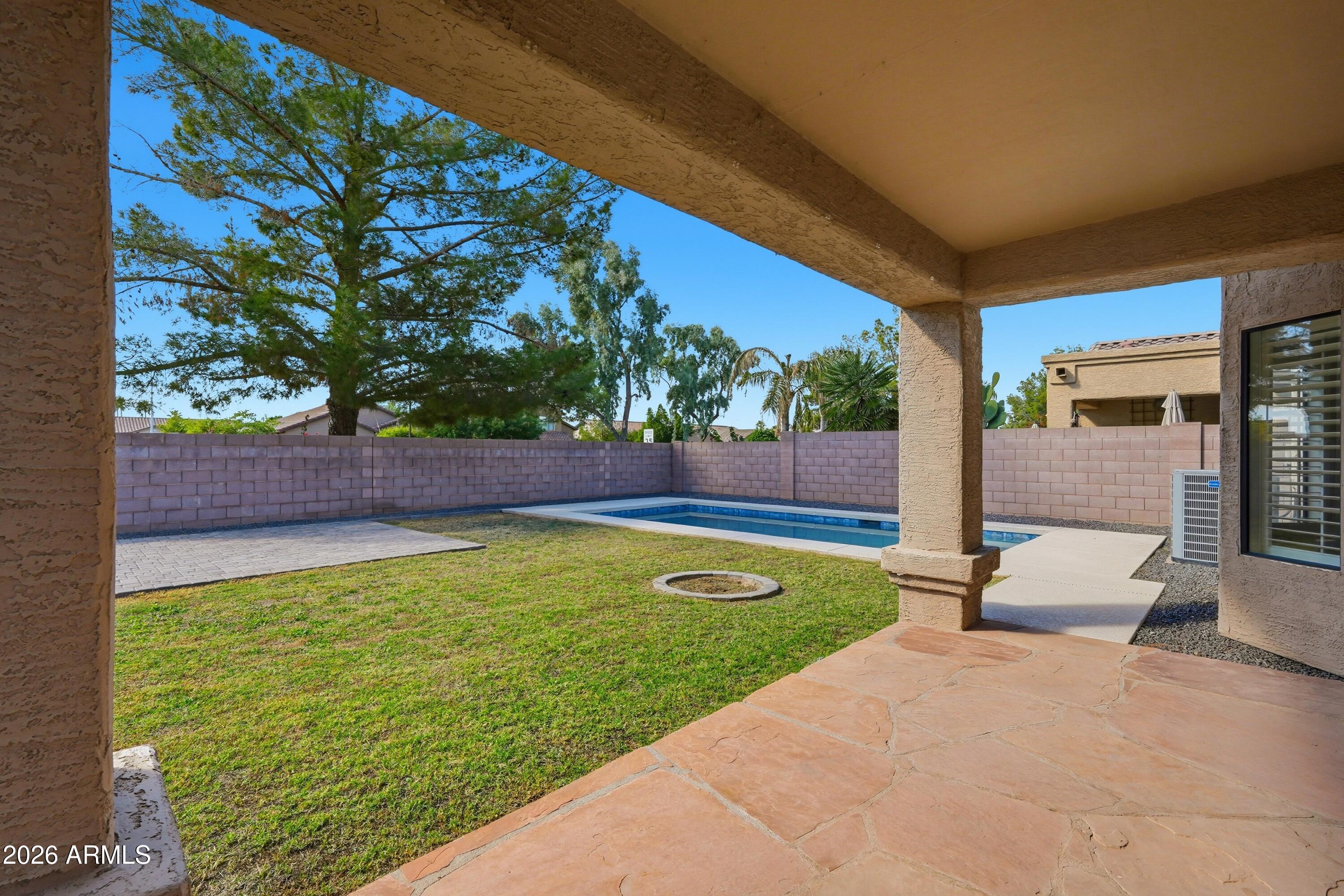2201 W REDWOOD Drive