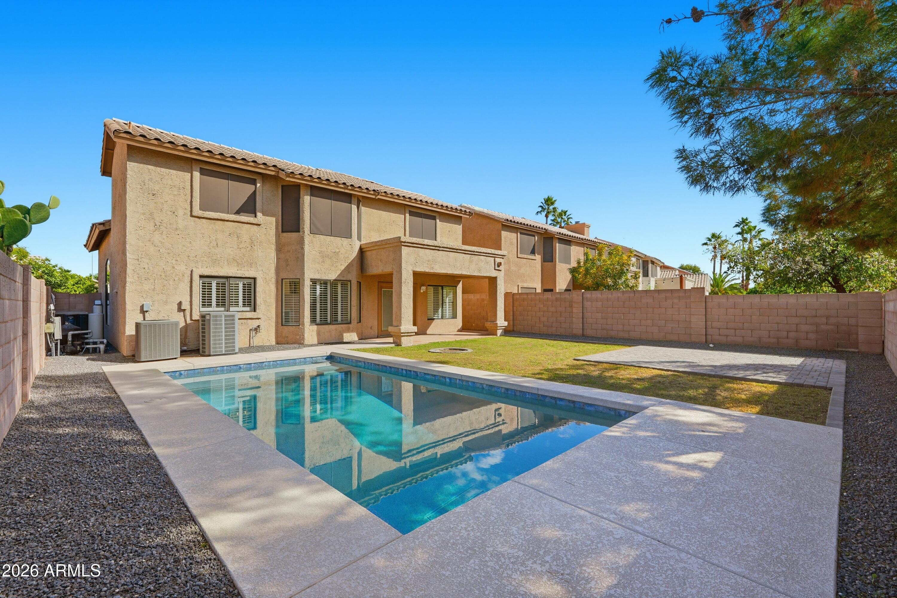 2201 W REDWOOD Drive