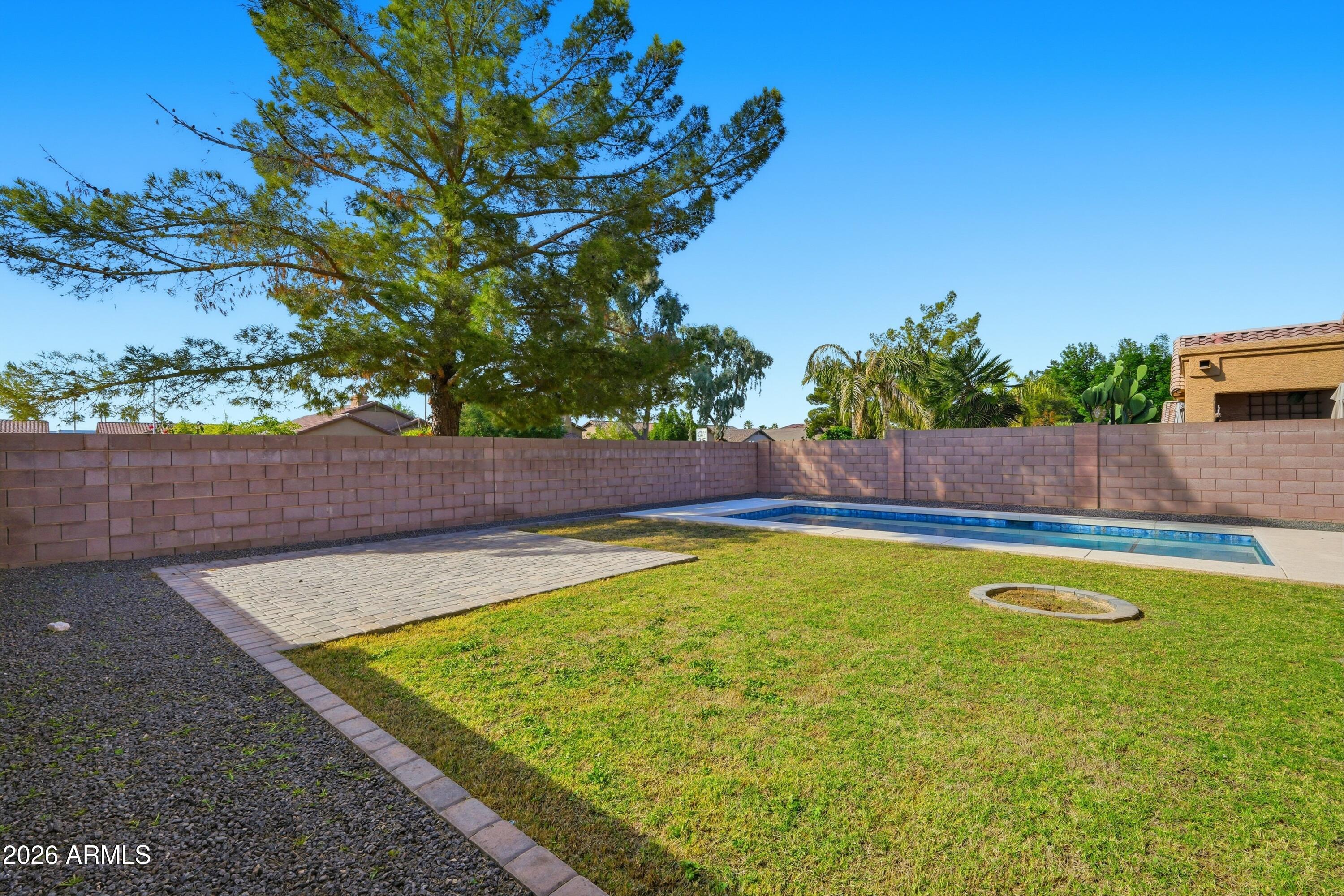 2201 W REDWOOD Drive