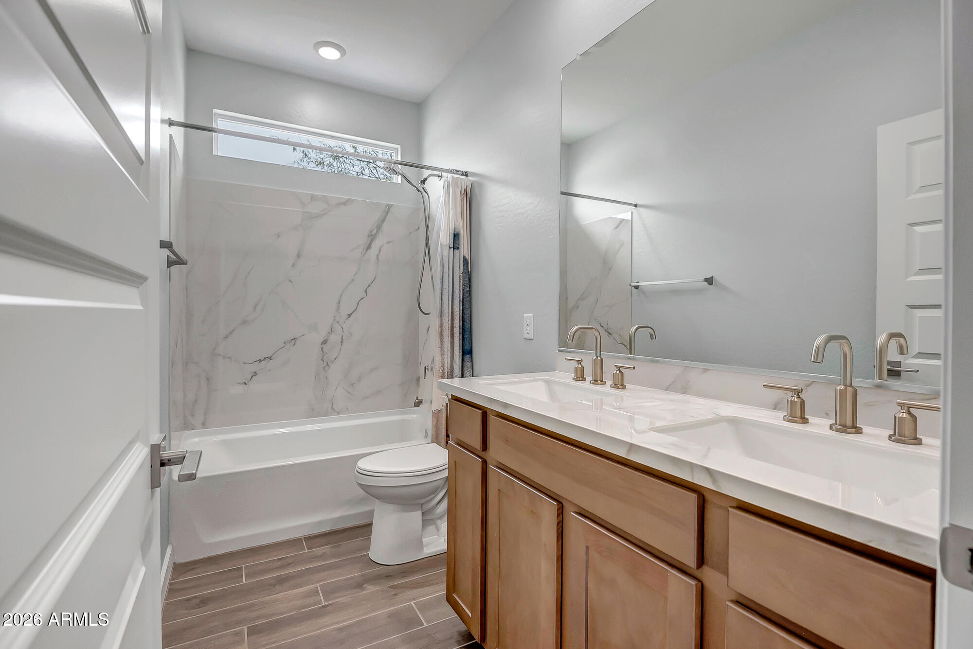 15896 W DESERT HOLLOW Drive