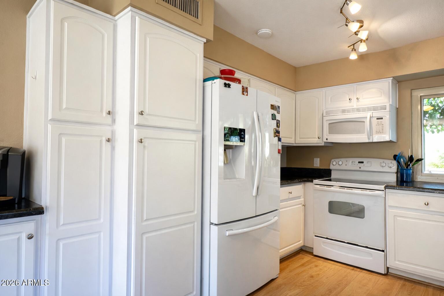 1508 E WEATHERVANE Lane