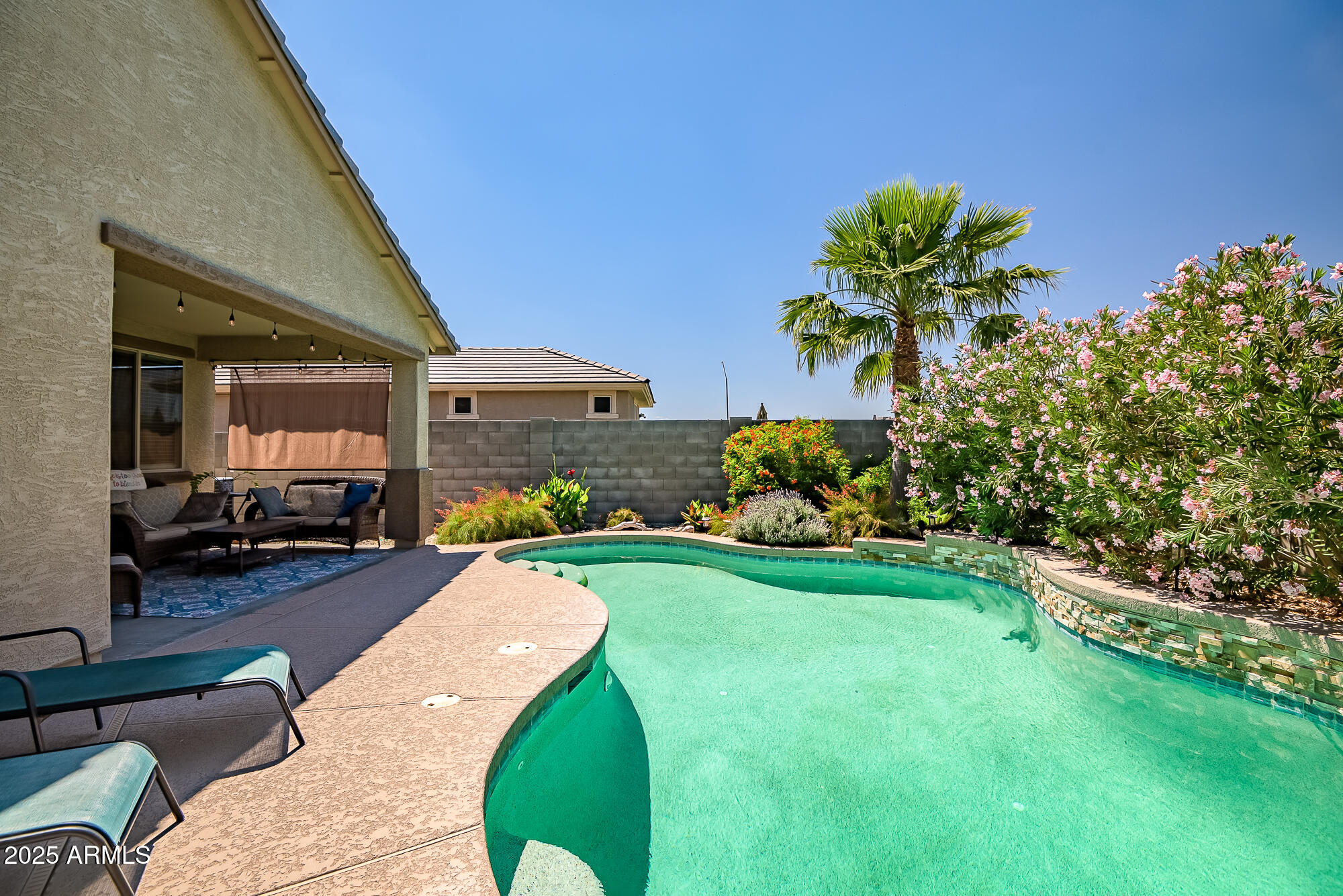 18662 W FOOTHILL Drive