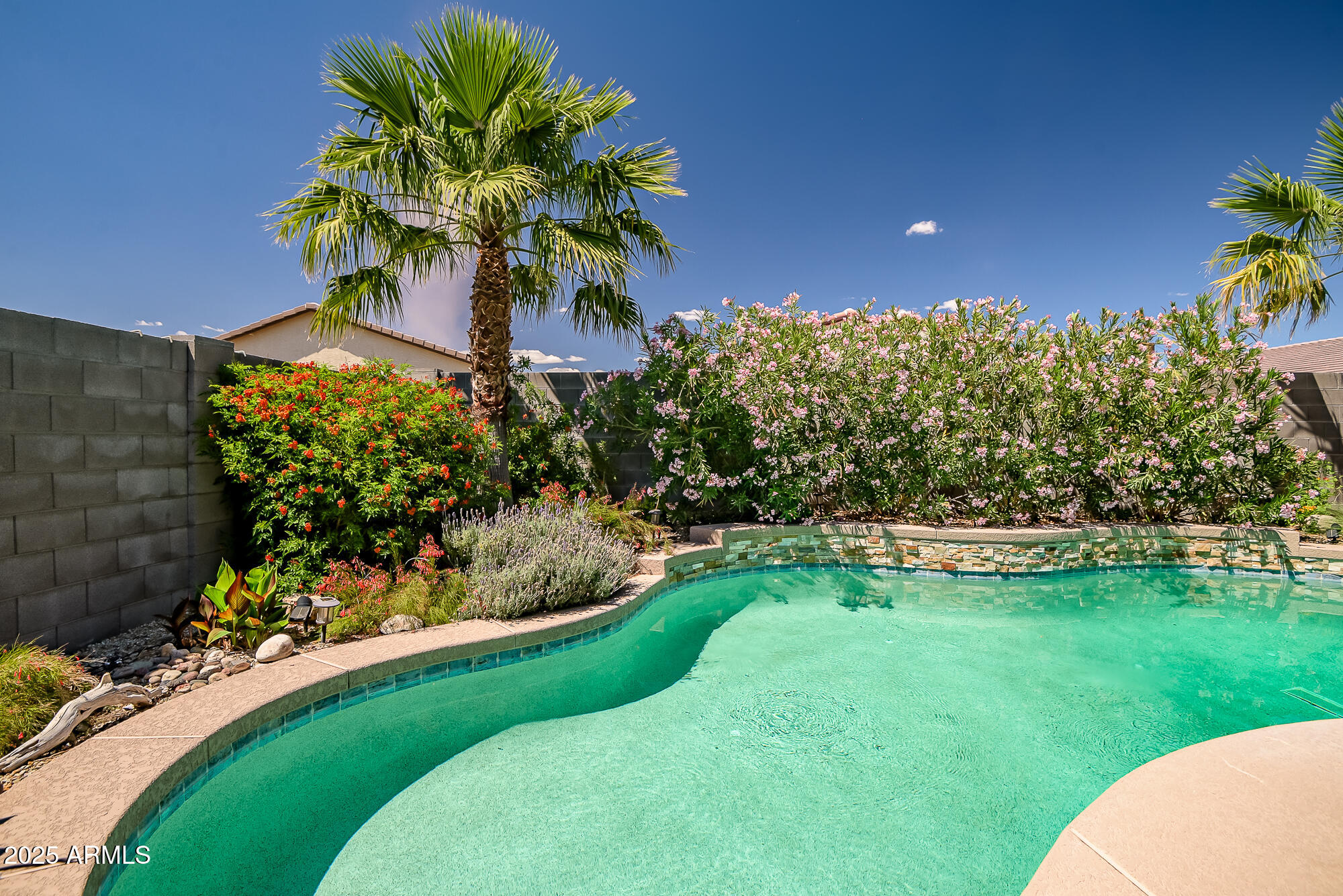 18662 W FOOTHILL Drive