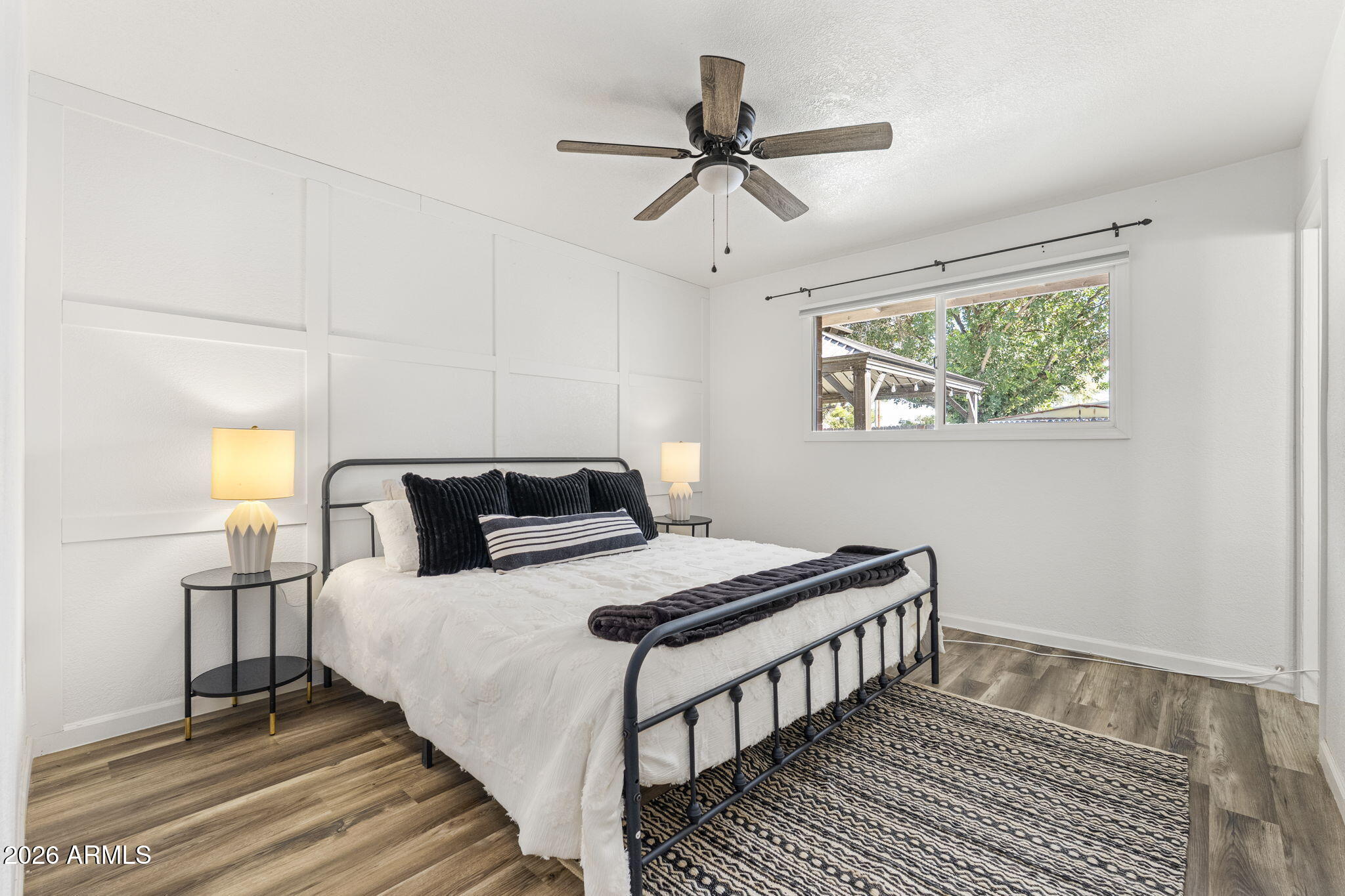 1512 W FAIRMONT Drive