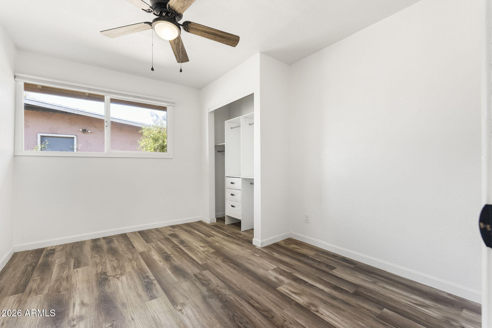 1512 W FAIRMONT Drive