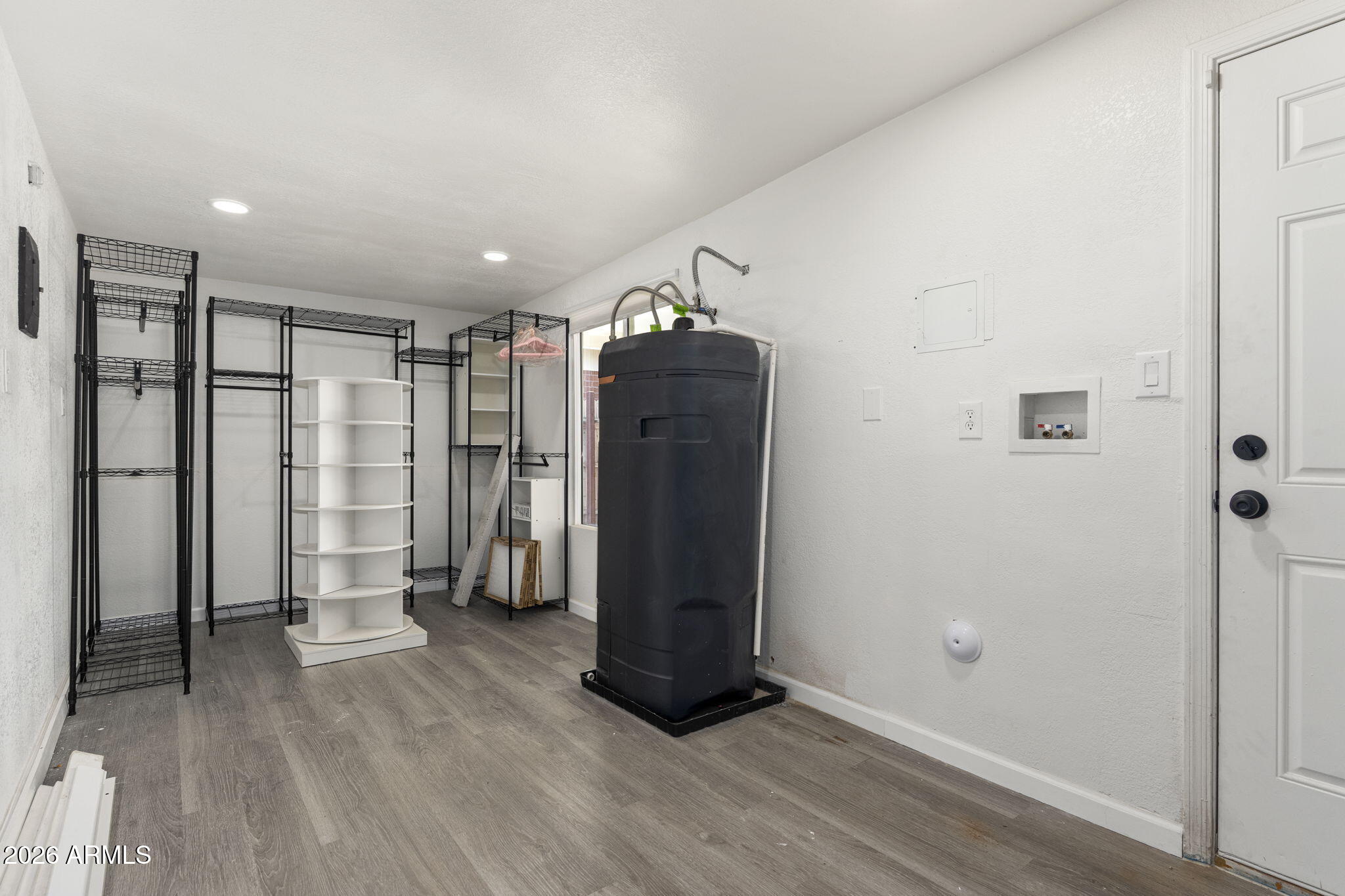 1512 W FAIRMONT Drive