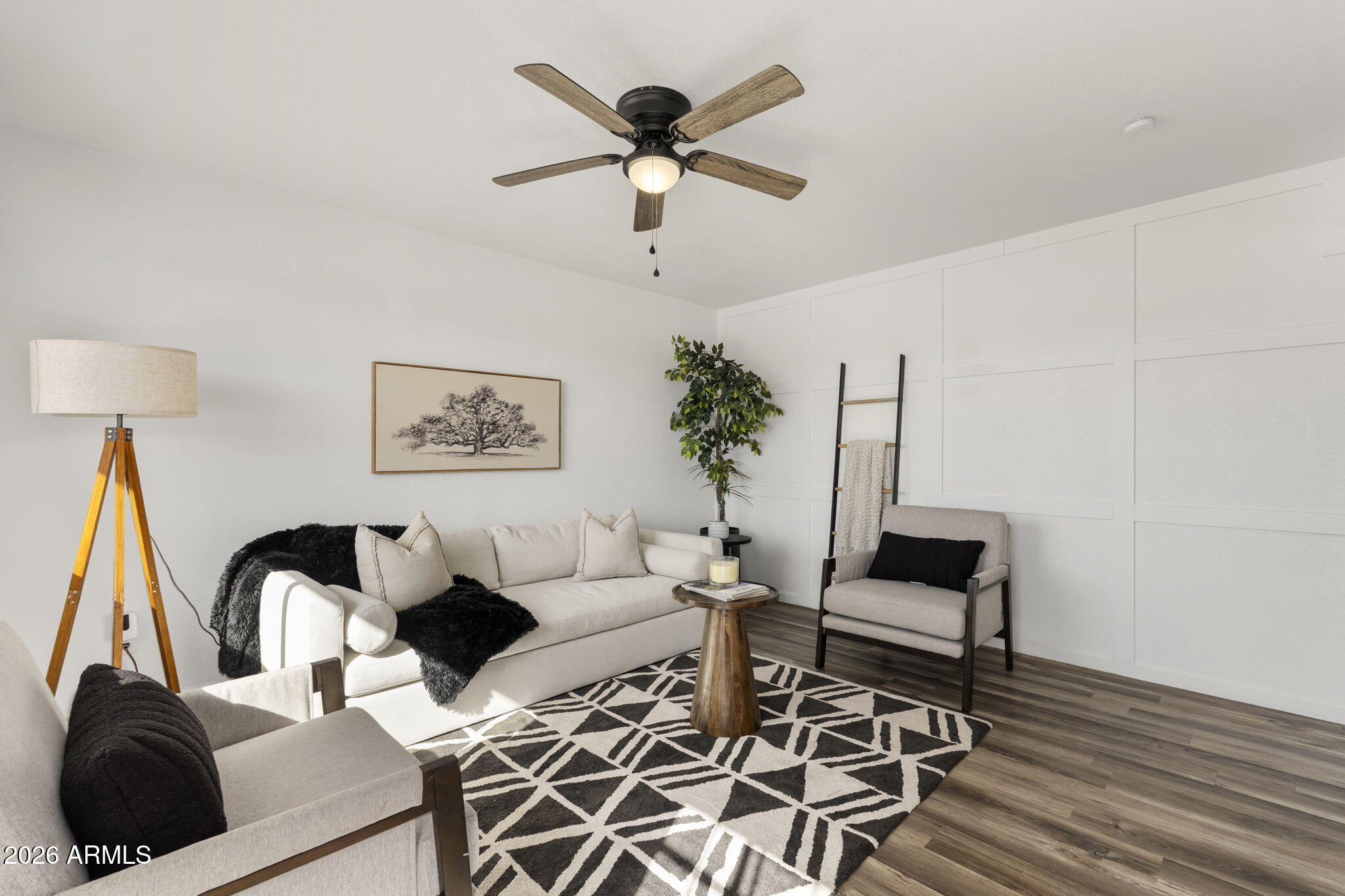 1512 W FAIRMONT Drive