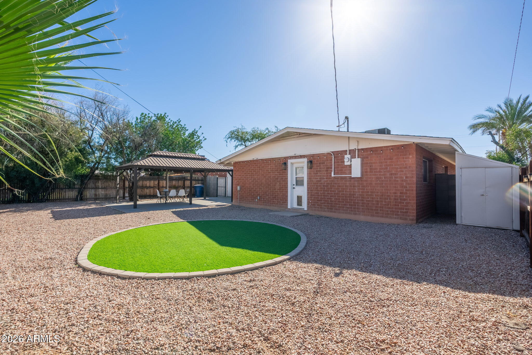 1512 W FAIRMONT Drive