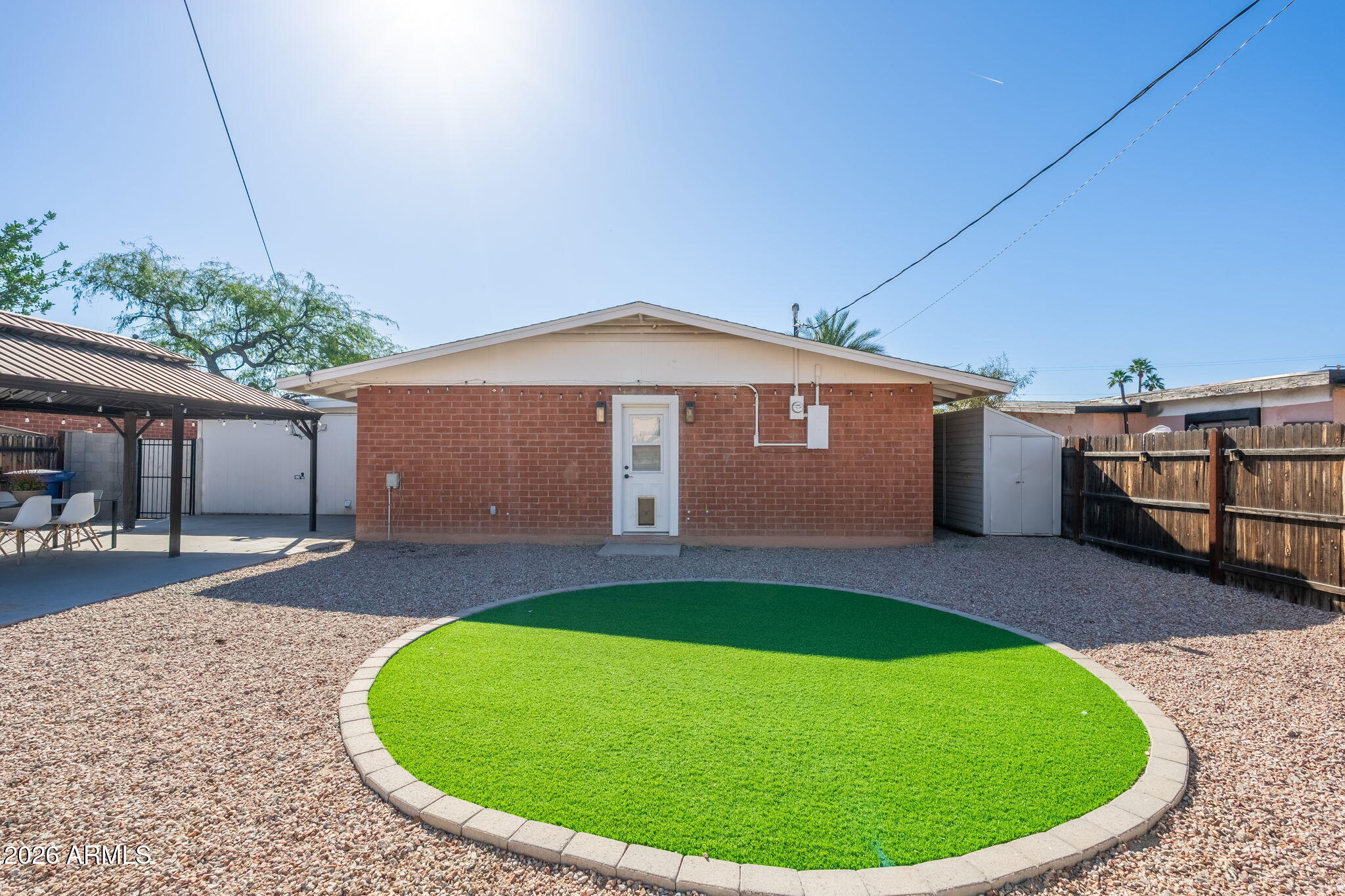 1512 W FAIRMONT Drive