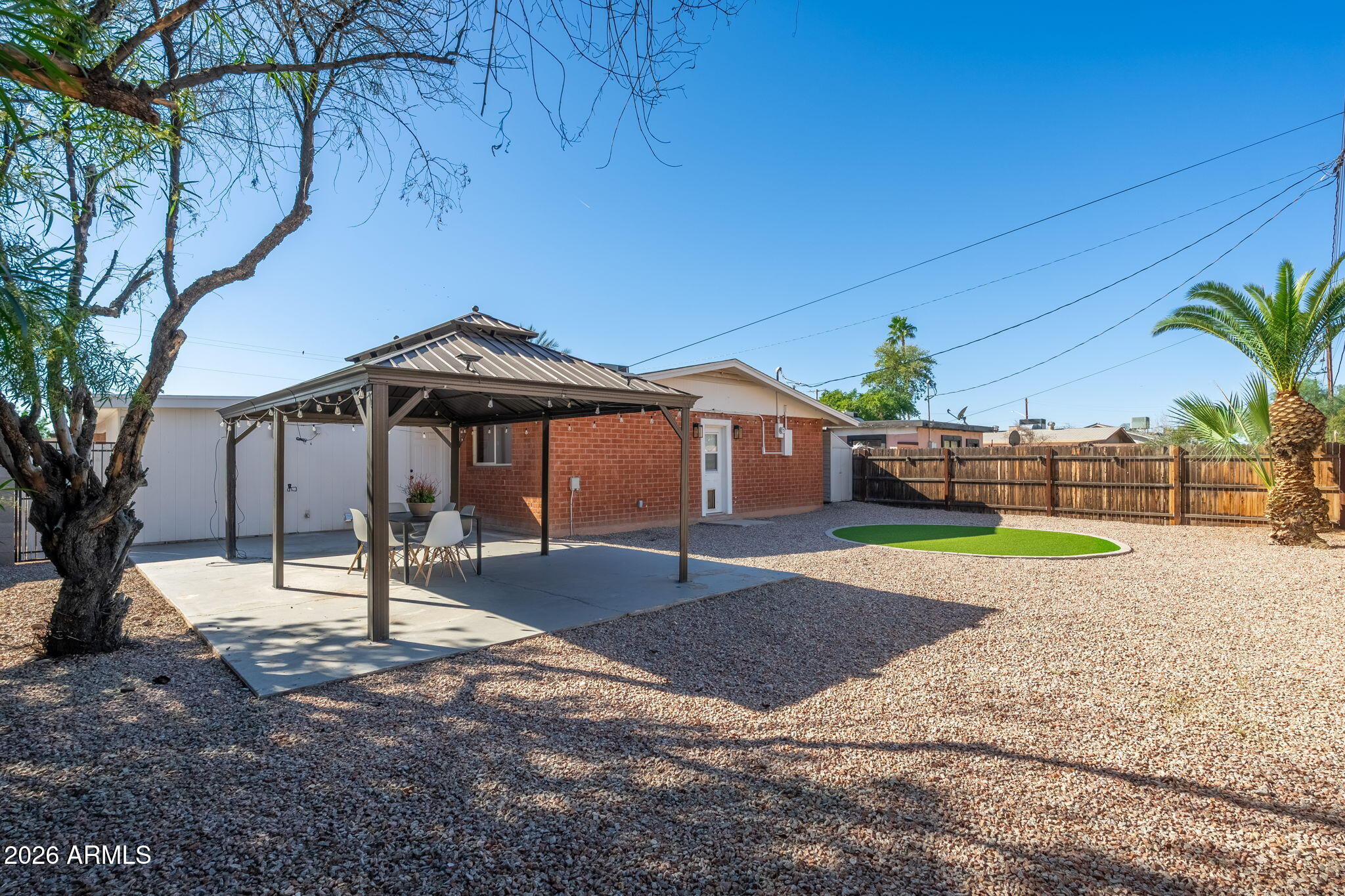 1512 W FAIRMONT Drive